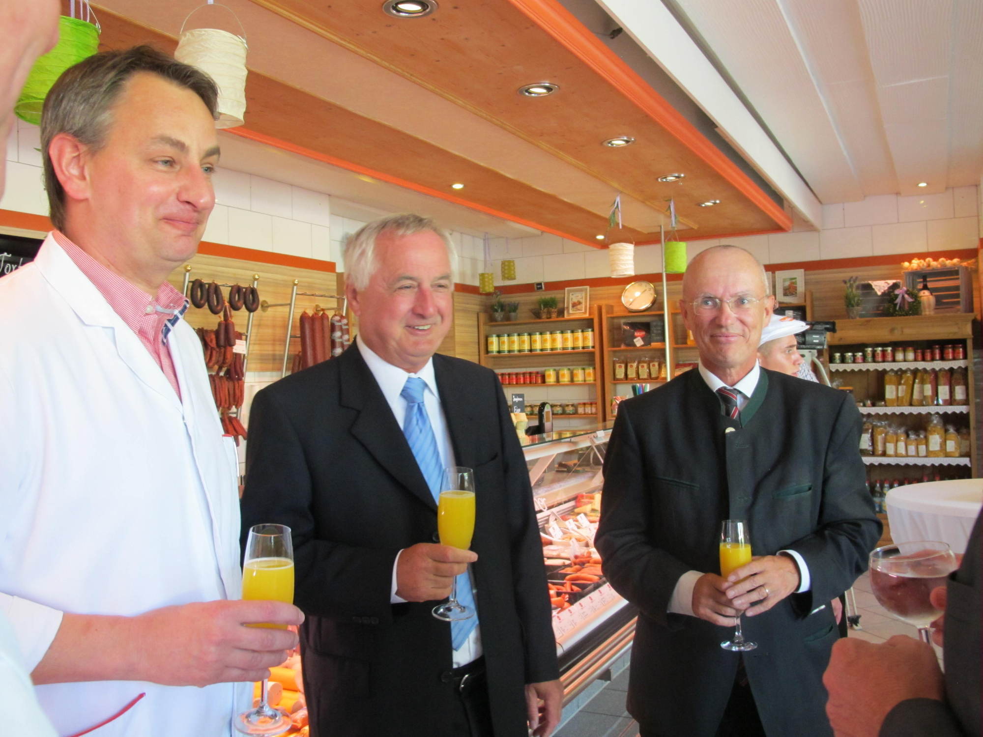 Reichert und Scheufele zu Besuch in der Metzgerei Happacher. Fotos: B4BSCHWABEN