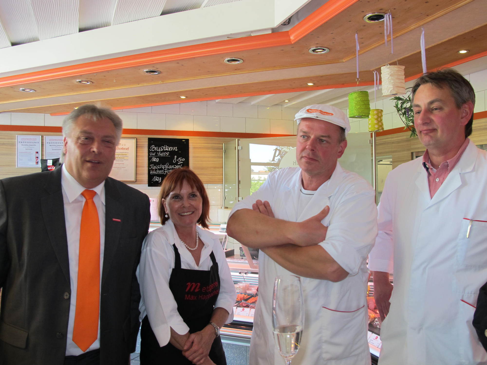 Reichert und Scheufele zu Besuch in der Metzgerei Happacher. Fotos: B4BSCHWABEN