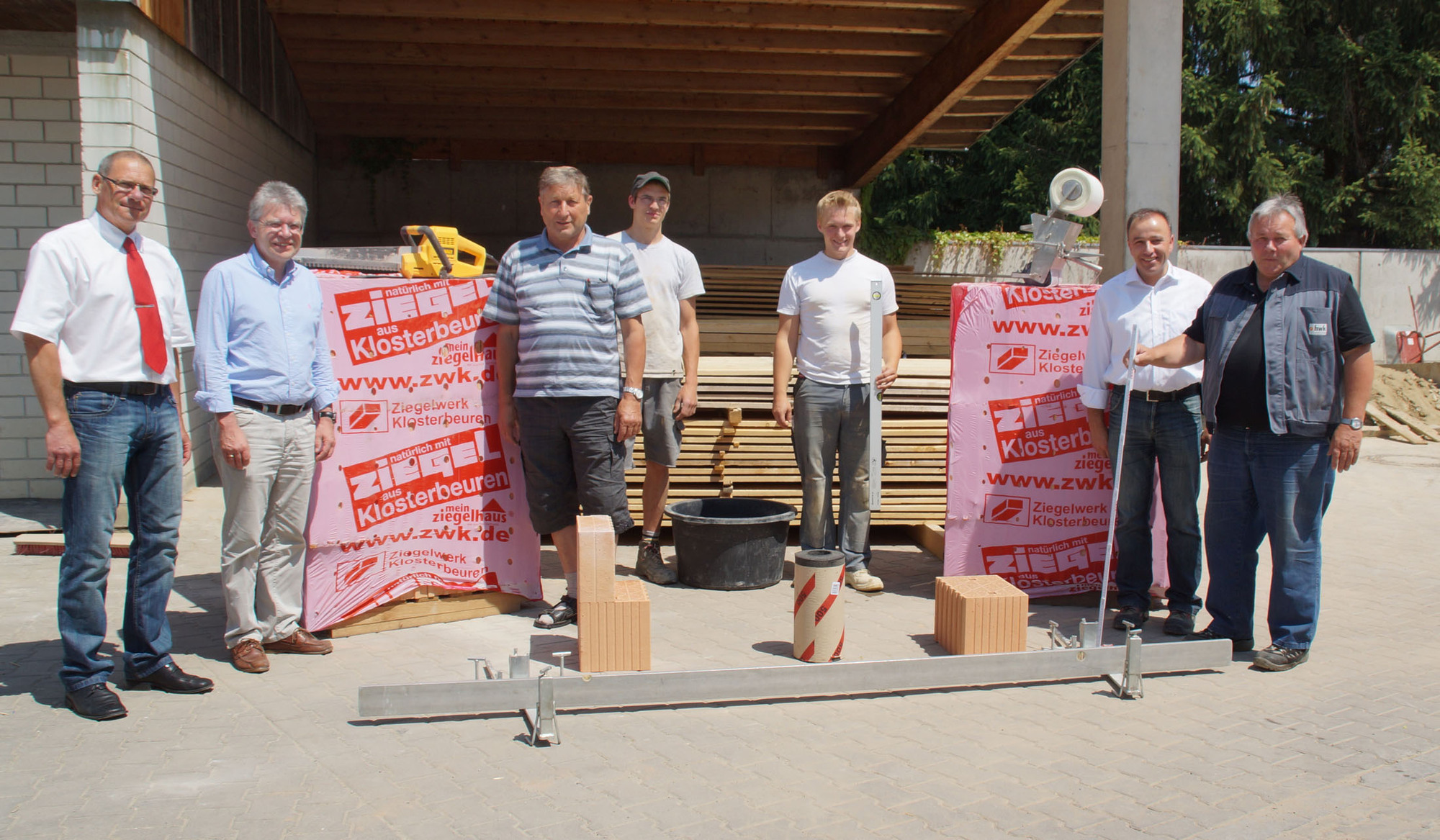 Gemeinsam für eine qualitativ hochwertige Ausbildung des Maurernachwuchses. Foto: Bau-Innung Unterallgäu
