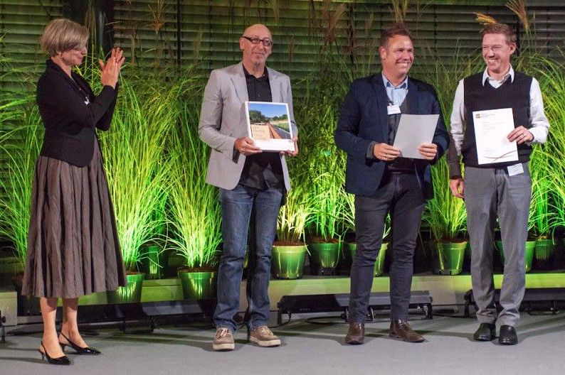 Stadtplaner Mathias Rothdach und die Kölner Architekten von club L94 bei der Preisverleihung in Berlin. Foto: Stadt Memmingen