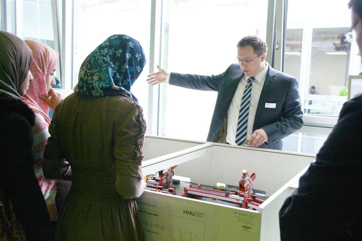 Jüngst bekam die HNU Besuch aus Oman, um ihre innovative Lehr-Methode zu präsentieren. Foto: HNU