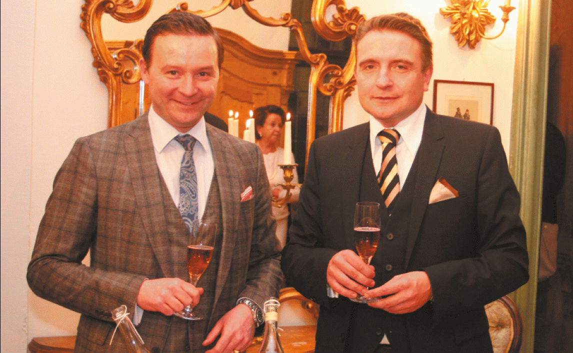 Rudolf Brunnhuber (r.) und Alexander Manko, Geschäftsführer der Augsburger Weinkellerei Bayerl, Foto: Weinkellerei Bayerl