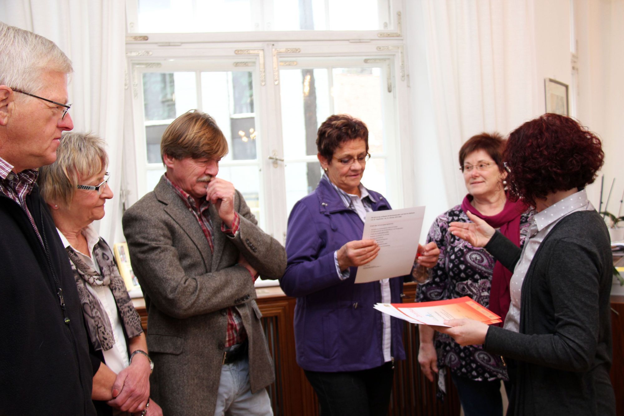 Bürgermeisterin Böckh überreicht Zertifikate an neue Familienpaten. Foto: Stadt Memmingen