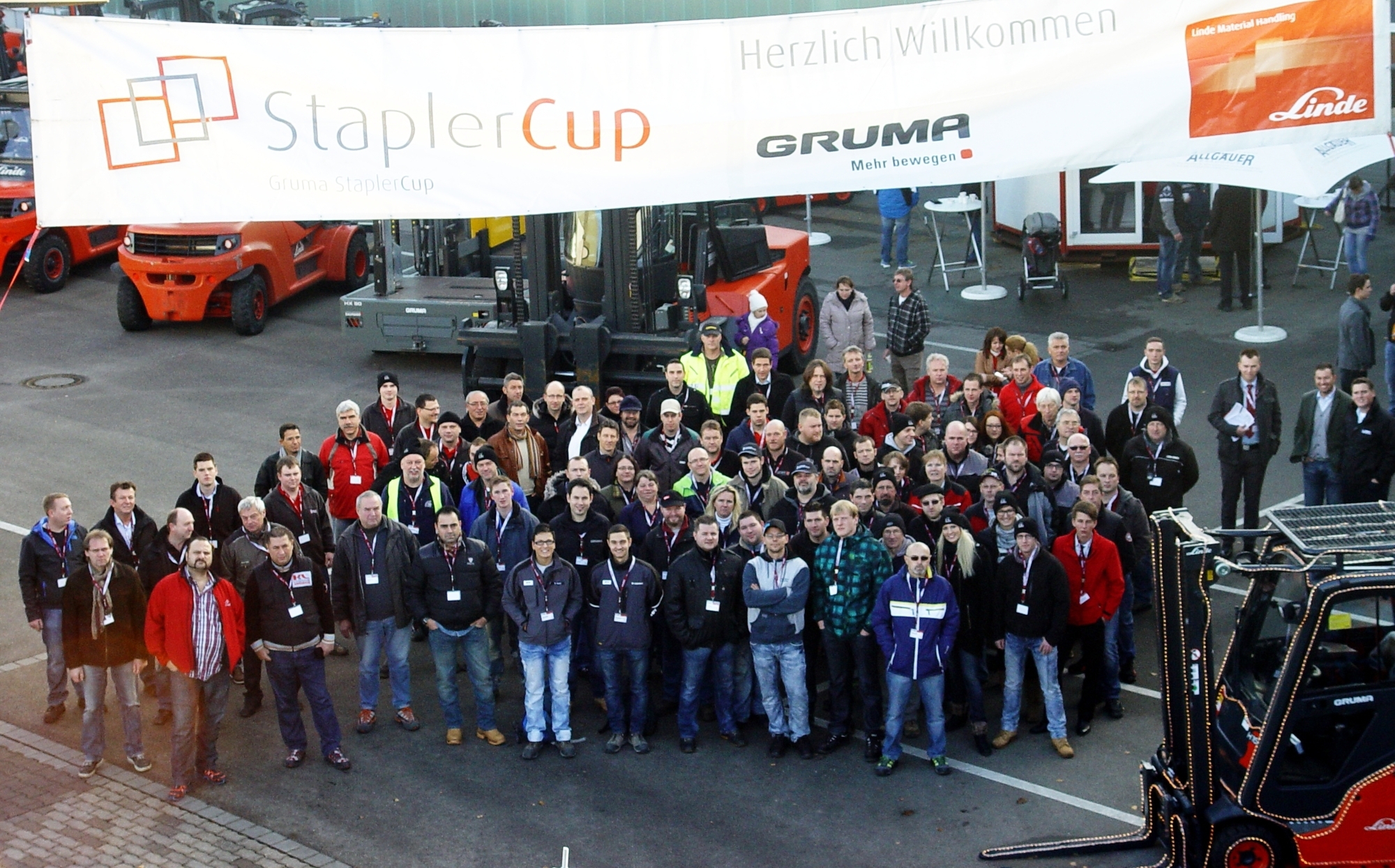 Die Teilnehmer des diesjährigen GRUMA Stapler Cups. Foto: Gruma Nutzfahrzeuge GmbH