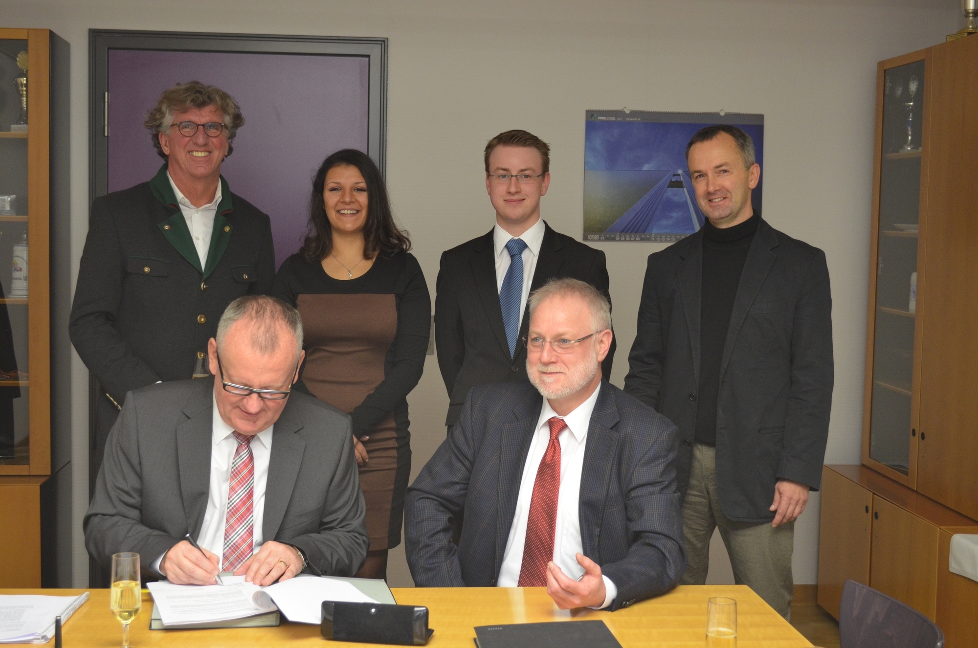 Jürgen Schantin und Thomas Rossmeisl, dahinter Helmut Gieber, Max Rossmeisl, Denise Hakemyan, Thomas Berger. Foto: Gersthofen