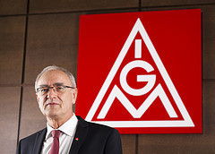 Detlef Wetzel, 1. Vorsitzender der IG Metall, freut sich ebenfalls über die große Spendensumme. Foto: IG Metall