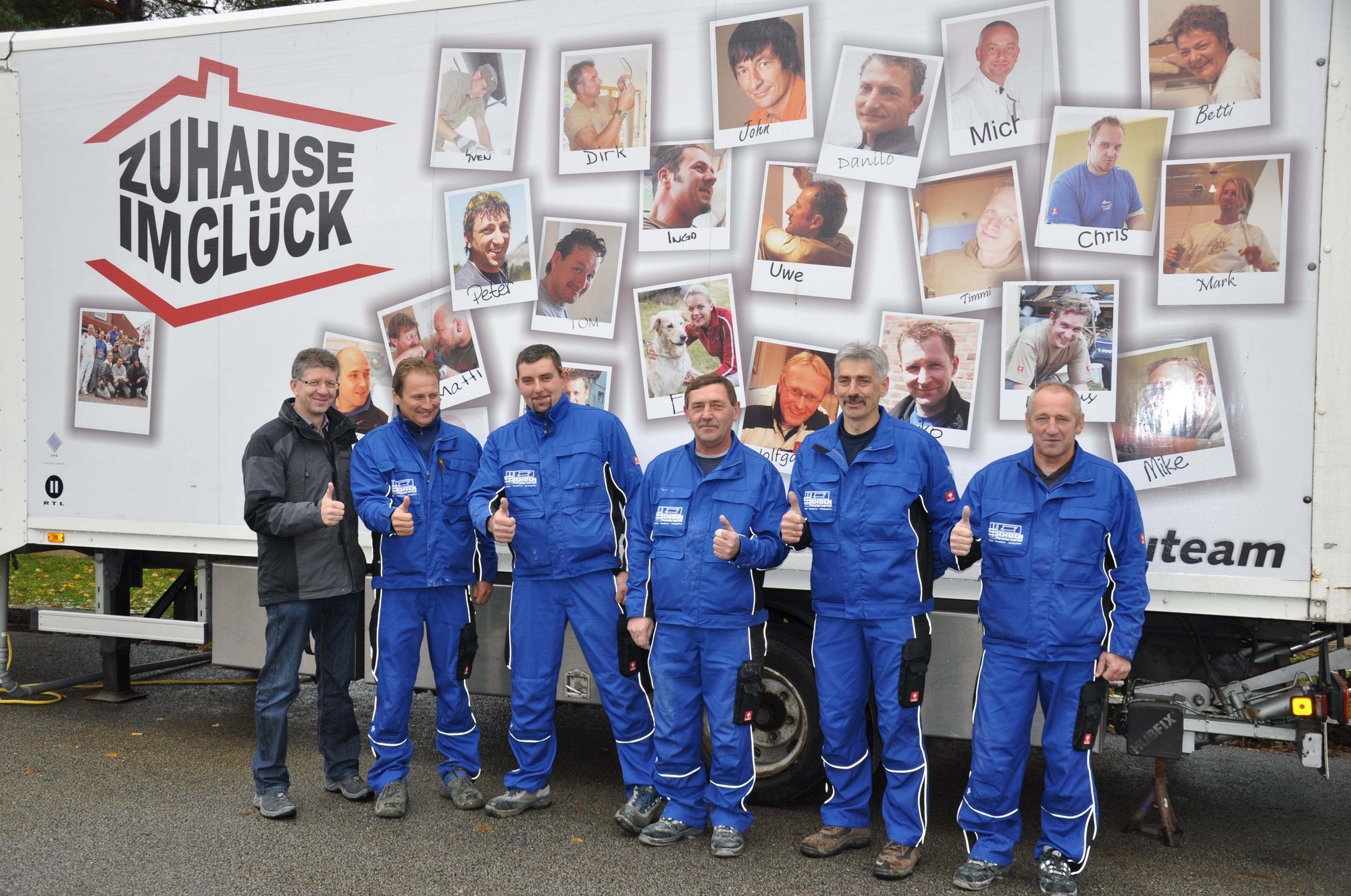 Das Team der Schock Fensterwerk GmbH beim baustelleneinsatz für die Jubiläumssendung von "Zuhause im Glück". Foto: Salamander