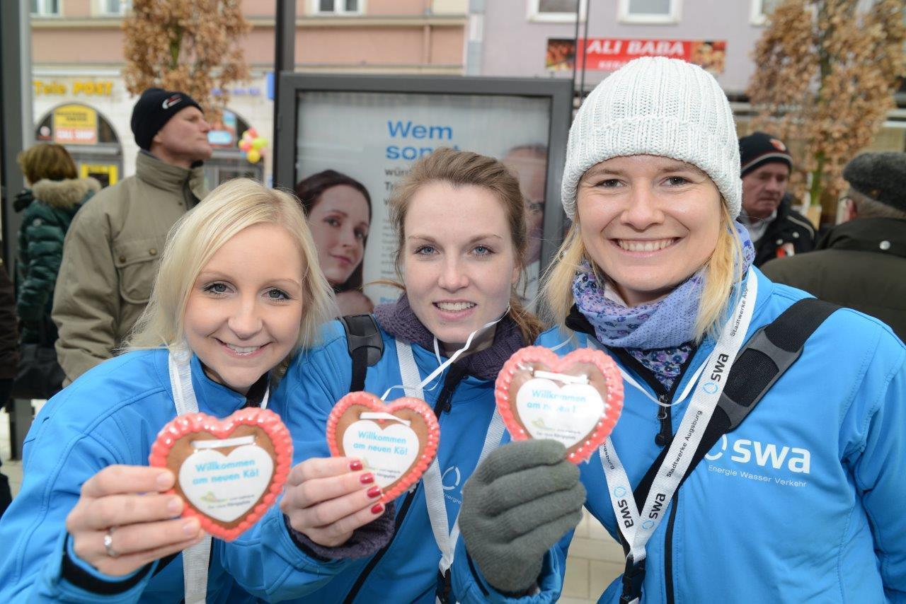 Die gestrige Kö-Eröffnung lockte zehntausende Besucher an das neu gestaltete Gleisdreieck in der Augsburger City, Foto: swa