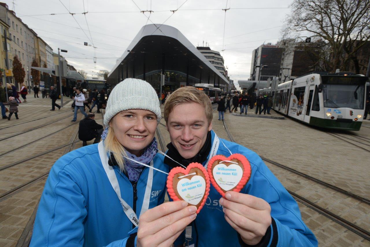Die gestrige Kö-Eröffnung lockte zehntausende Besucher an das neu gestaltete Gleisdreieck in der Augsburger City, Foto: swa