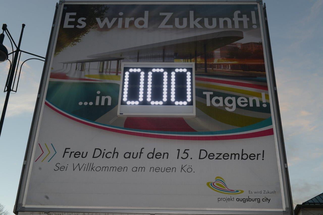 Die gestrige Kö-Eröffnung lockte zehntausende Besucher an das neu gestaltete Gleisdreieck in der Augsburger City, Foto: swa