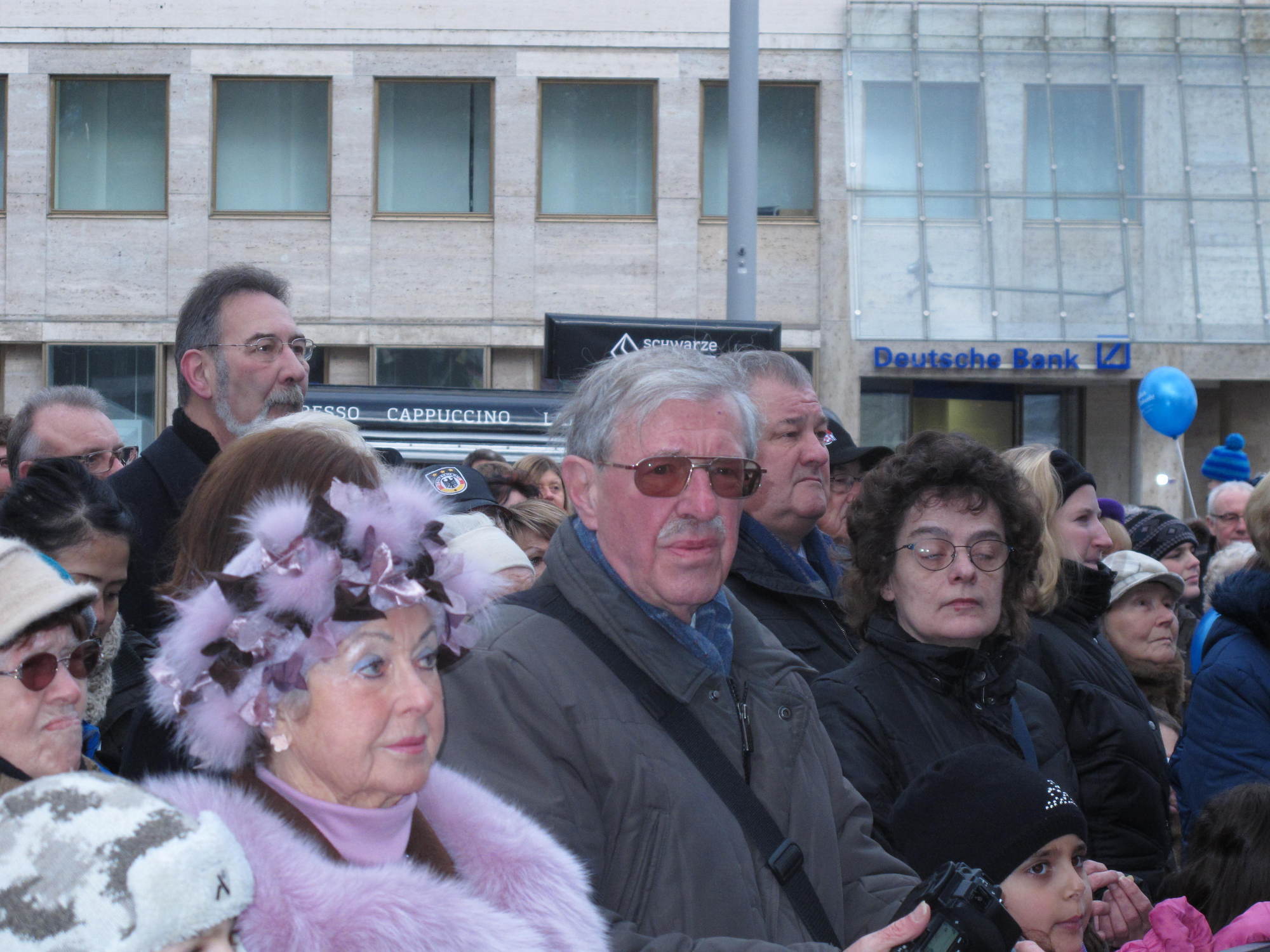 Die gestrige Kö-Eröffnung lockte zehntausende Besucher an das neu gestaltete Gleisdreieck in der Augsburger City, Foto: B4B SCHW