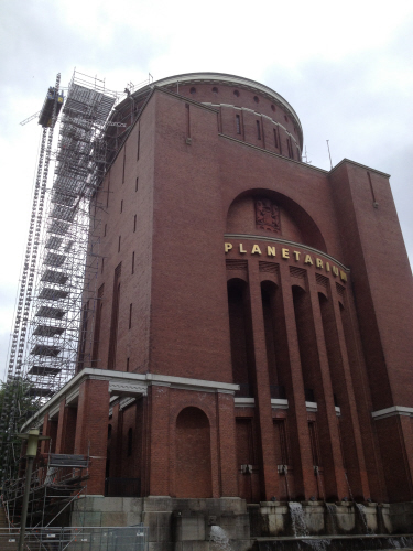 Das Planetarium in Hamburg zieht jedes Jahr zahlreiche Besucher an. Nun muss renoviert werden. Foto: GEDA-Dechentreiter