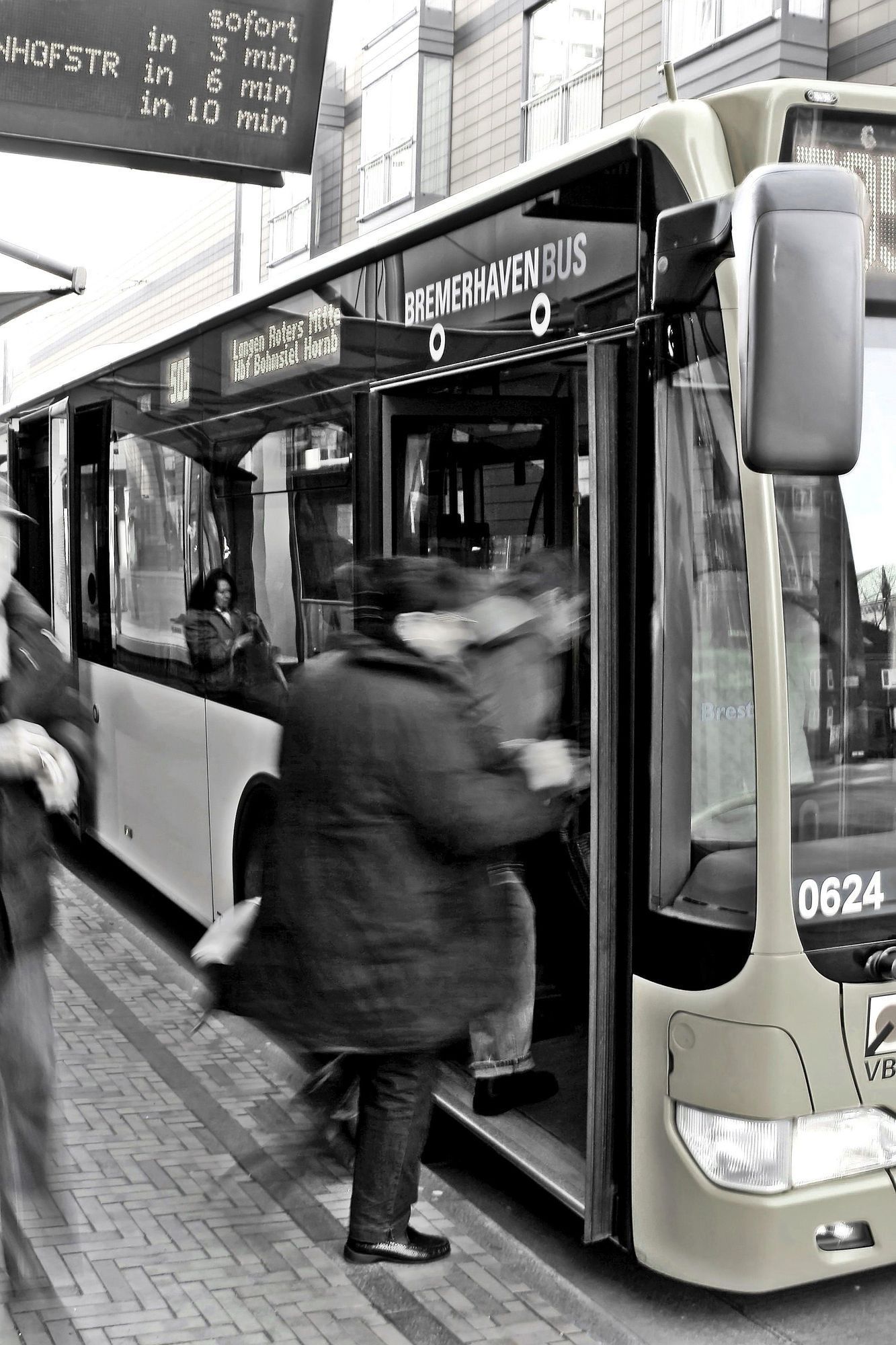 Die Teilnehmer des Bürgerforums zeigten sich mit den neuen Konzepten zu Bus und Bahn zufrieden. Foto: Andrea Kusajda / pixelio.d