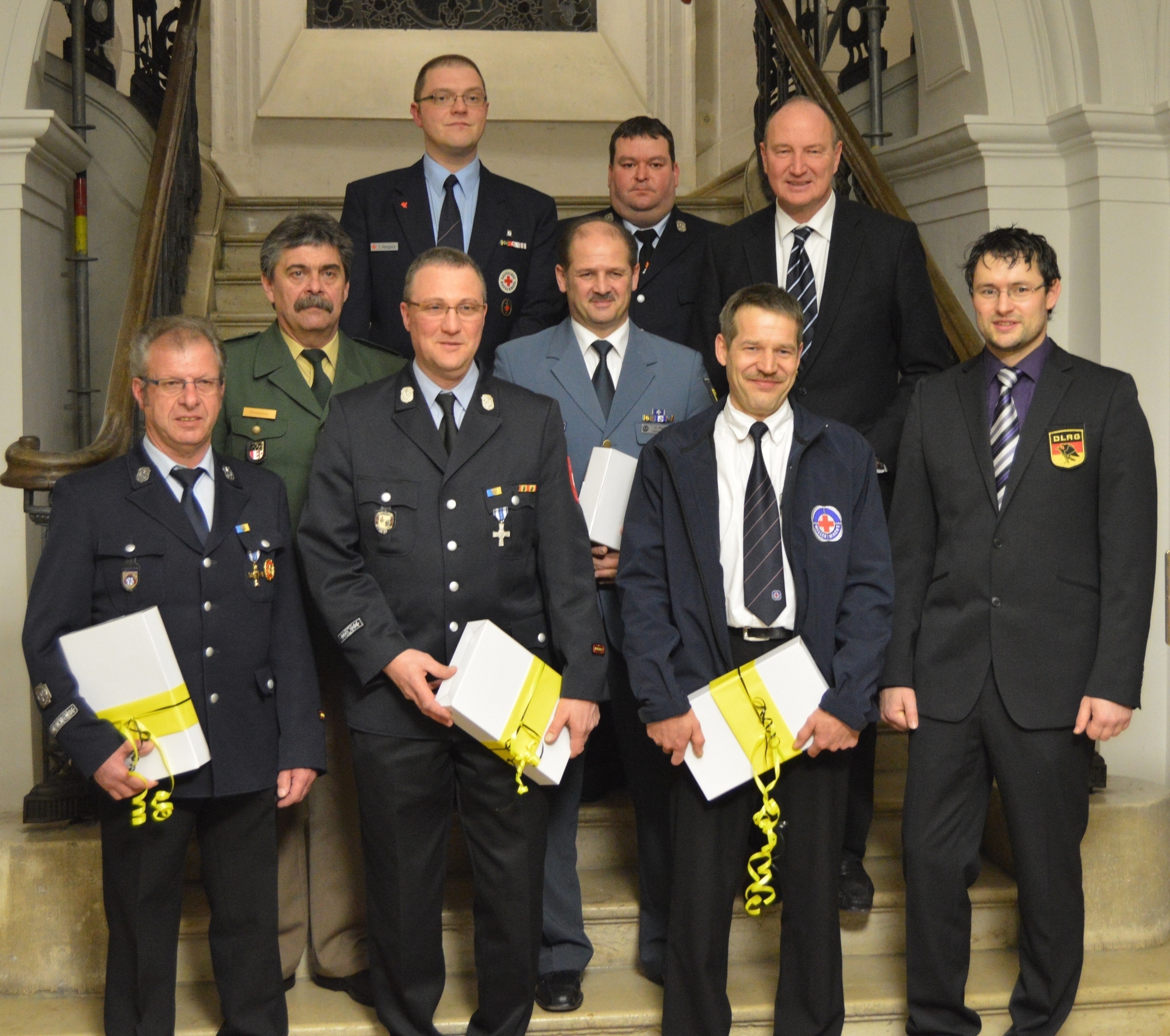 Bürgermeister Schenk mit den Vertretern der Hilfsorganisationen. Foto: Stadt Lauingen (Donau)