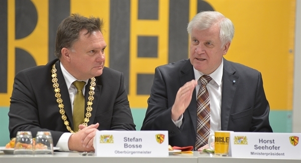OB Stefan Bosse im Gespräch mit Ministerpräsident Horst Seehofer. Foto: Stadt Kaufbeuren