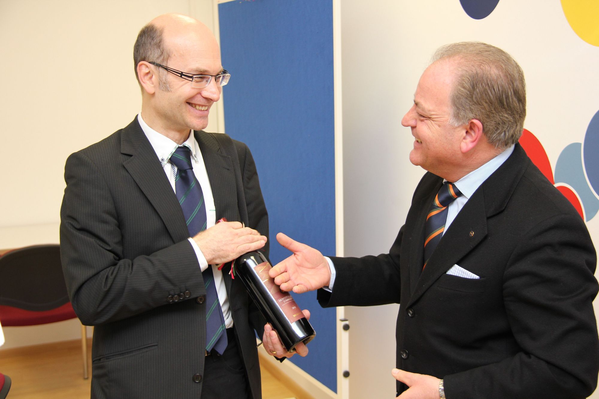 Bei der Führung durch die neuen Räumlichkeiten erfuhr der Ausländerbeirat viele spannende Details. Foto: Stadt Memmingen