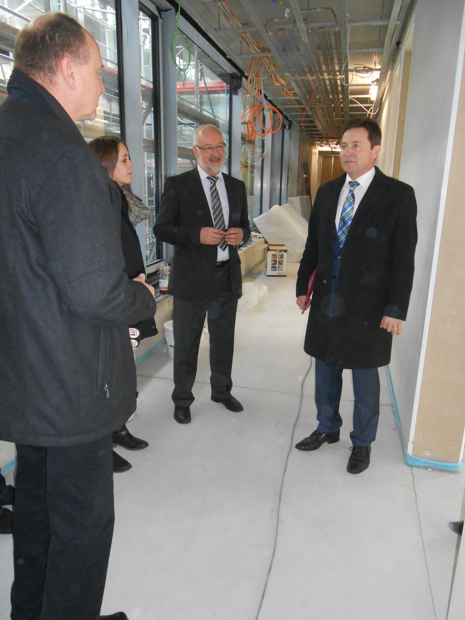 Amtlicher Besucht der Baustelle der Berufsschule Lauingen (Donau). Foto: Landratsamt Dillingen