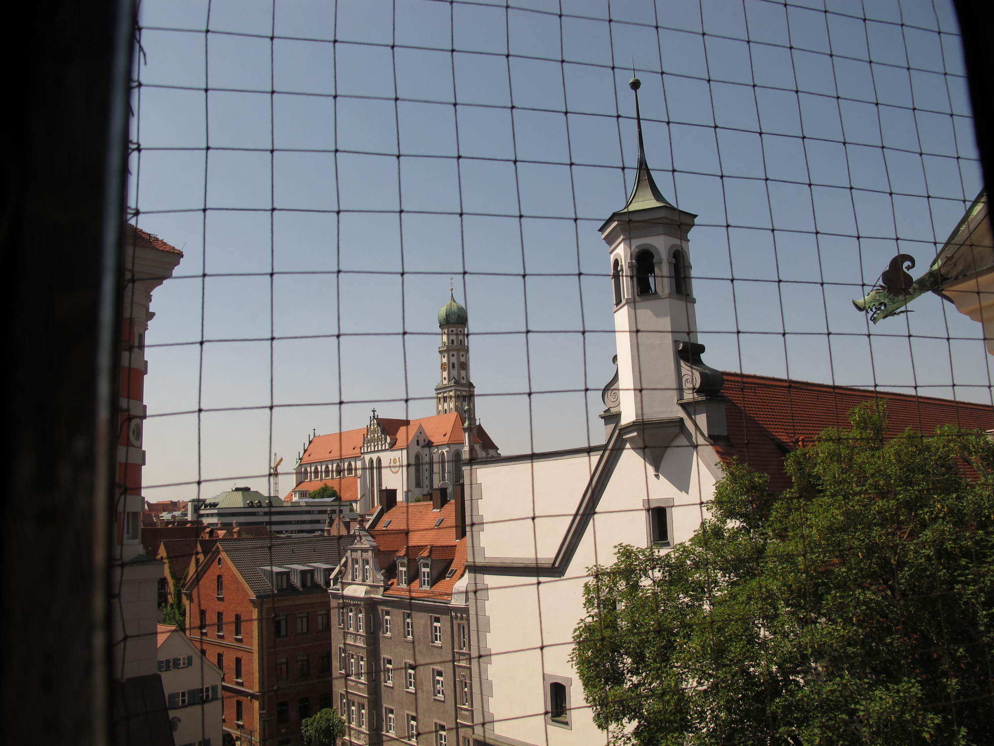 Blick vom Wasserturm auf das Augsburger Rathaus. Foto: B4B SCHWABEN