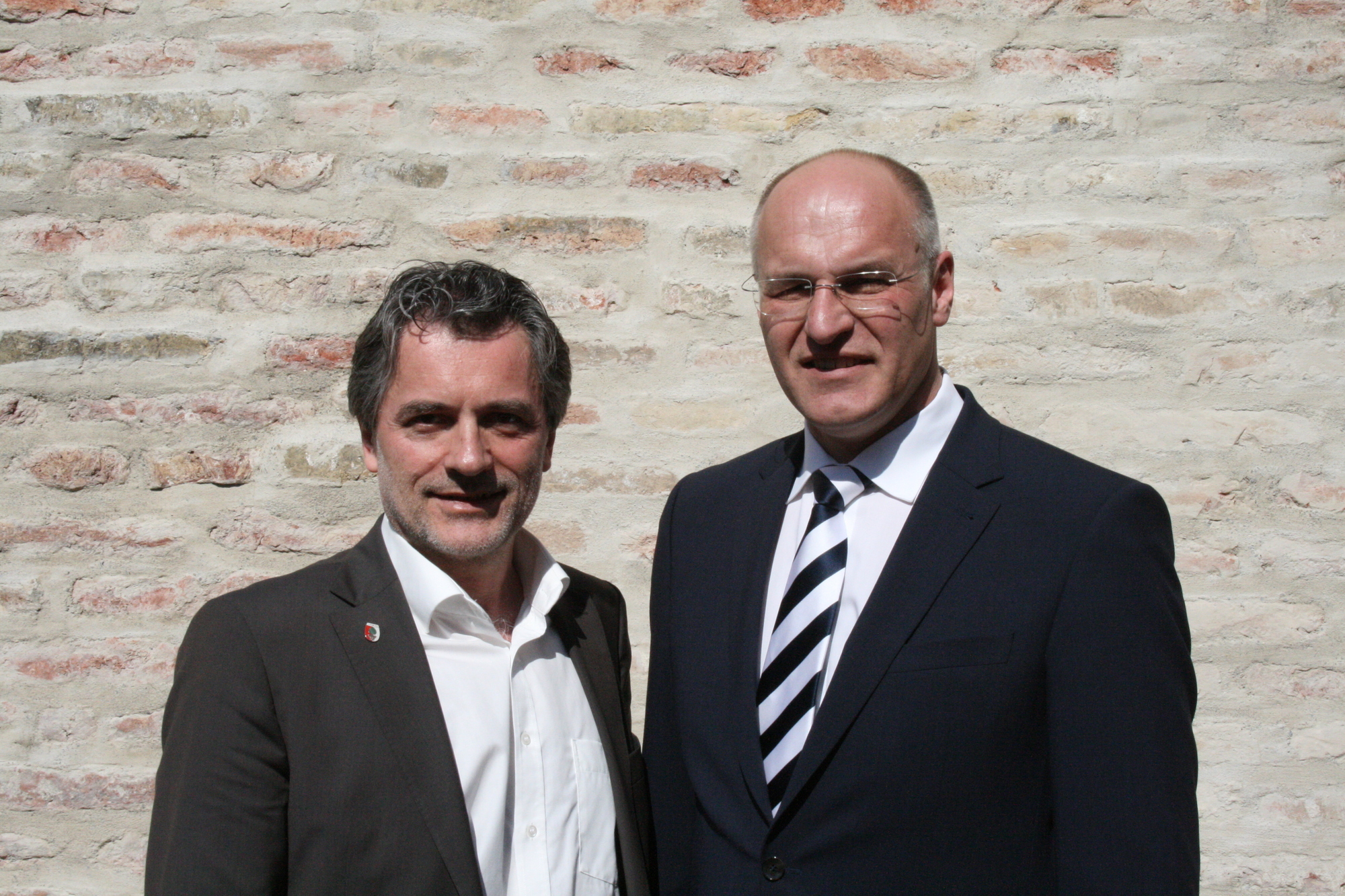 Kultur- und Sportbürgermeister Peter Grab mit Oberbürgermeister Dr. Kurt Gribl. Foto: B4B SCHWABEN