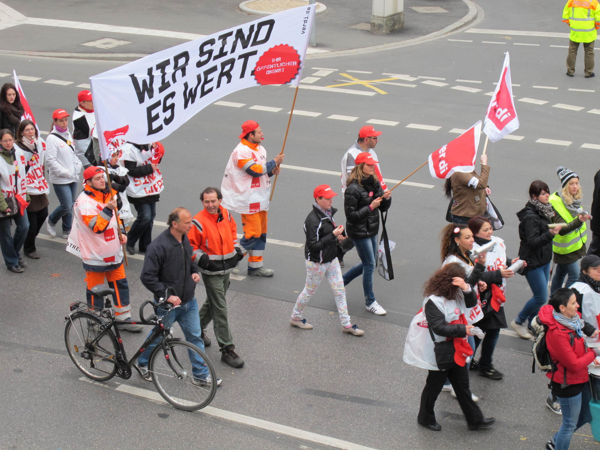 Öffentlicher Dienst streikt: Umzug und Kundgebung von ver.di