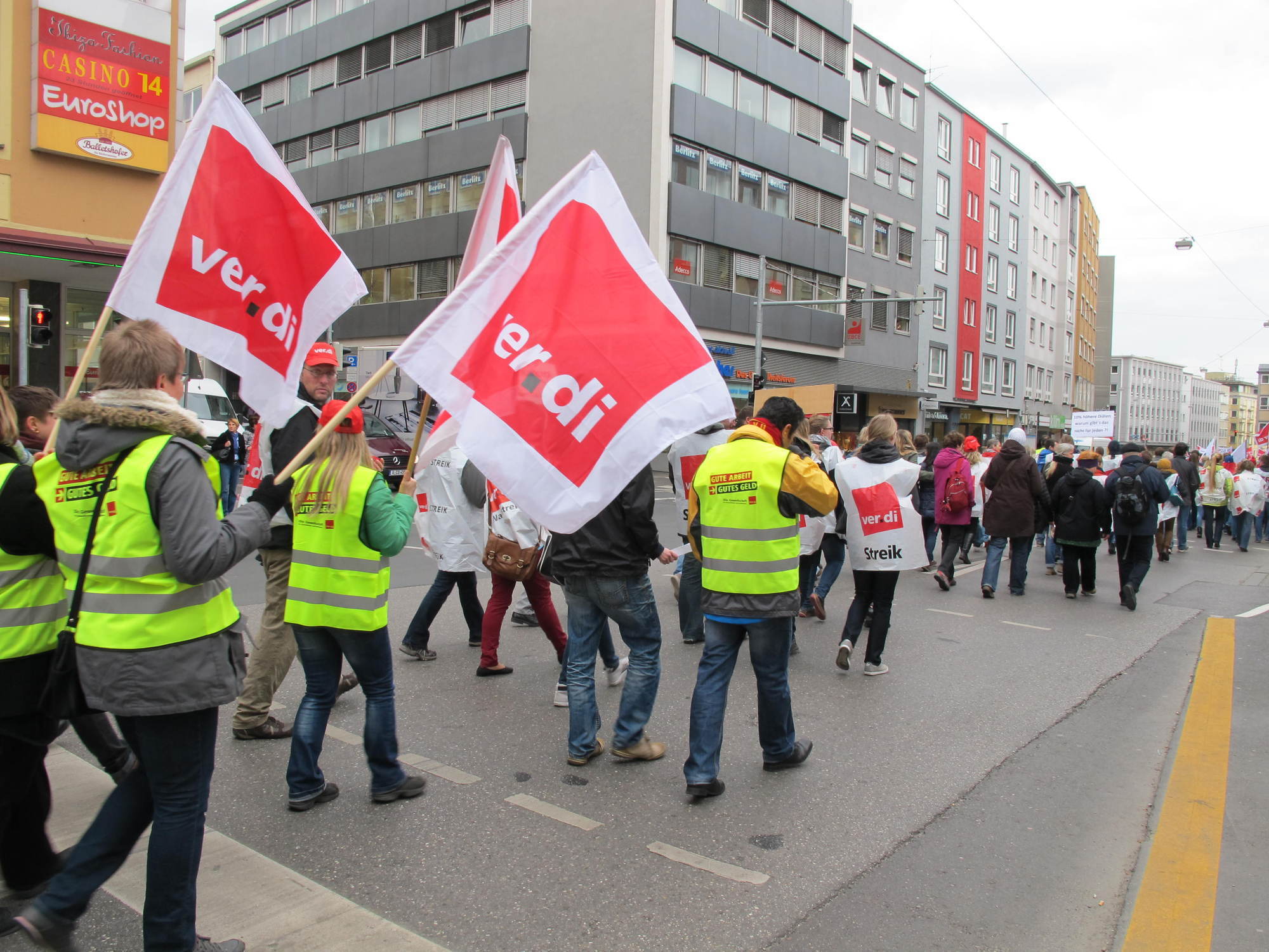 Öffentlicher Dienst streikt: Umzug und Kundgebung von ver.di