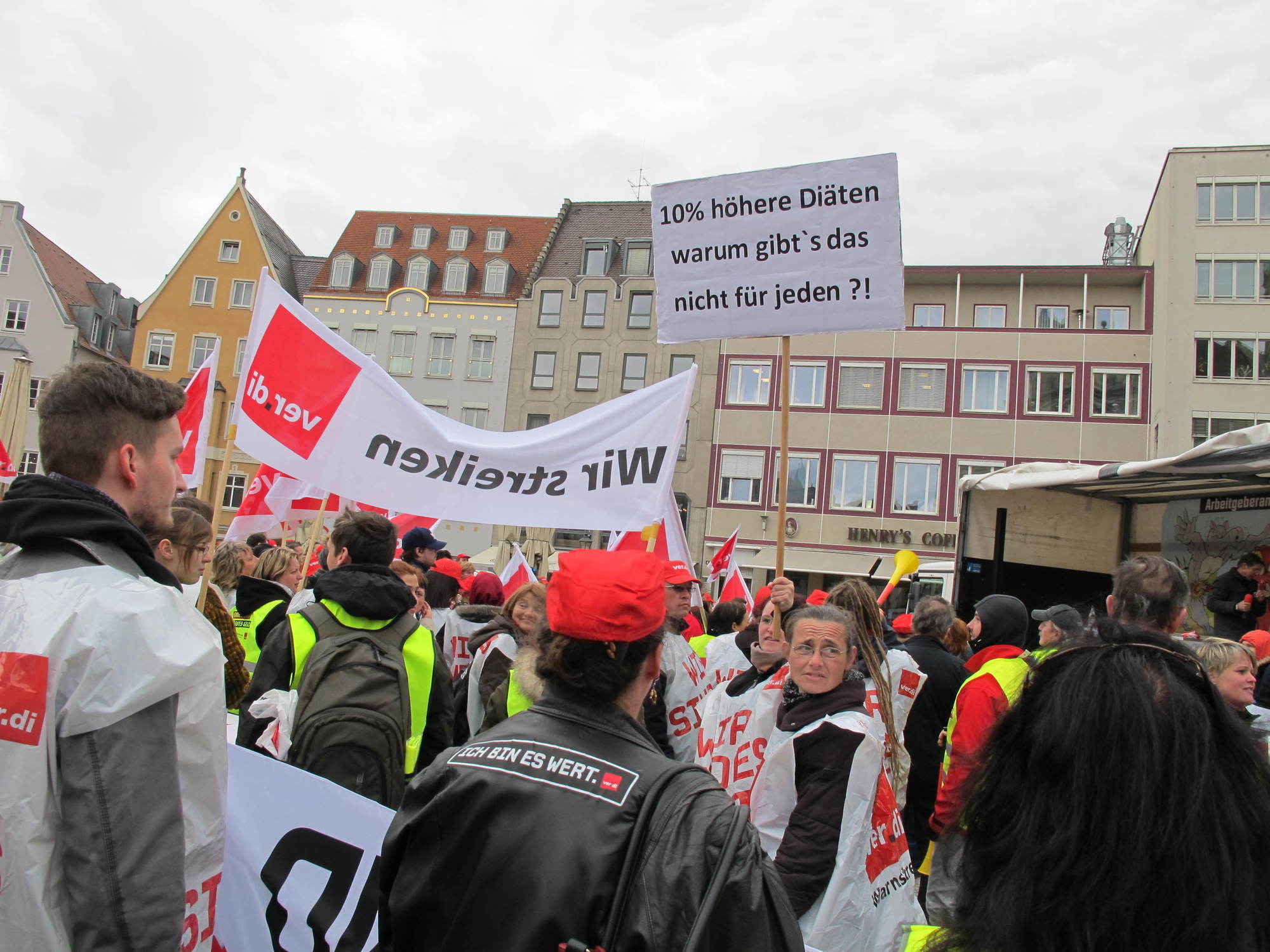 Öffentlicher Dienst streikt: Umzug und Kundgebung von ver.di