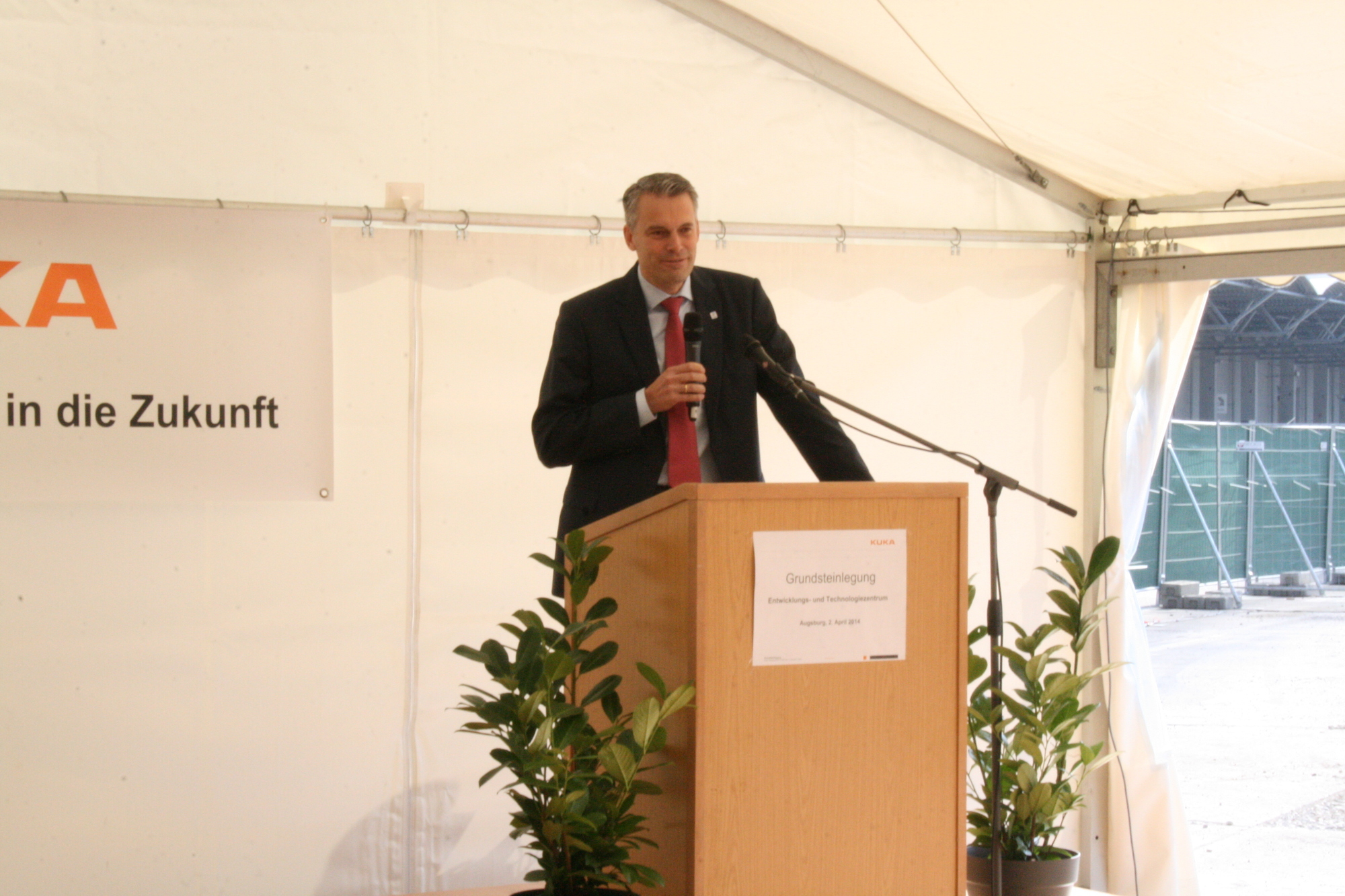 Grundsteinlegung des neuen Entwicklungs- und Technologienzentrums der KUKA AG. Foto: B4B SCHWABEN
