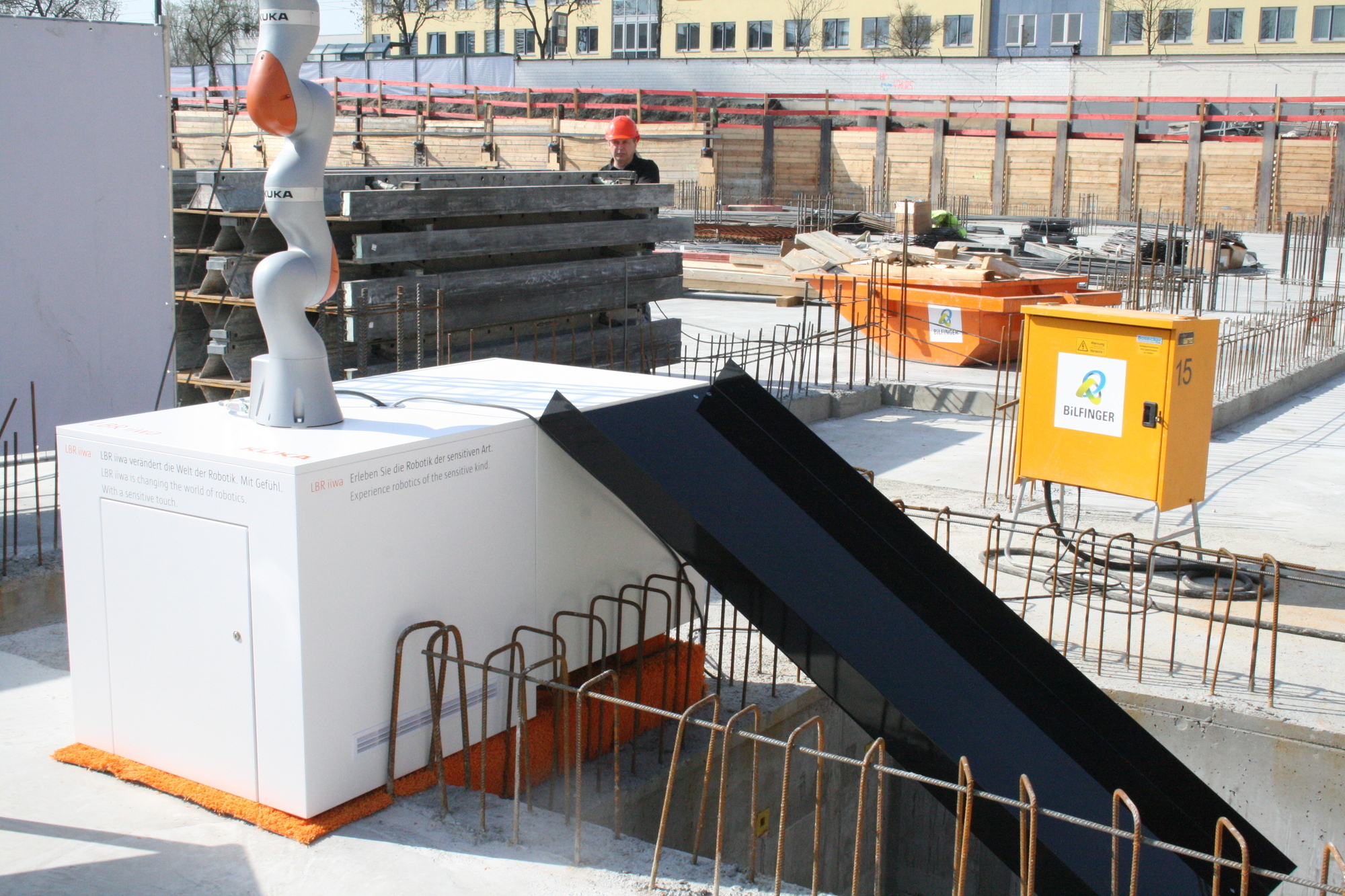 Grundsteinlegung des neuen Entwicklungs- und Technologienzentrums der KUKA AG. Foto: B4B SCHWABEN