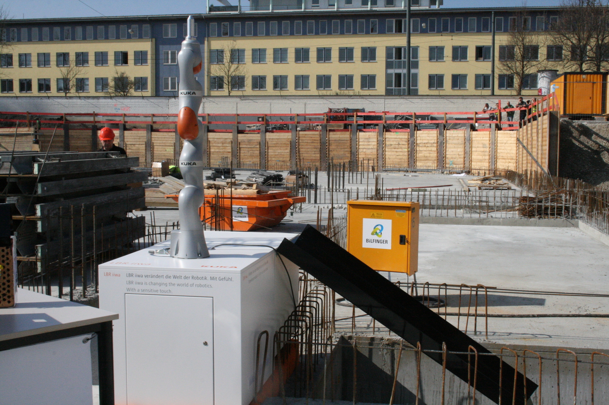 Grundsteinlegung des neuen Entwicklungs- und Technologienzentrums der KUKA AG. Foto: B4B SCHWABEN