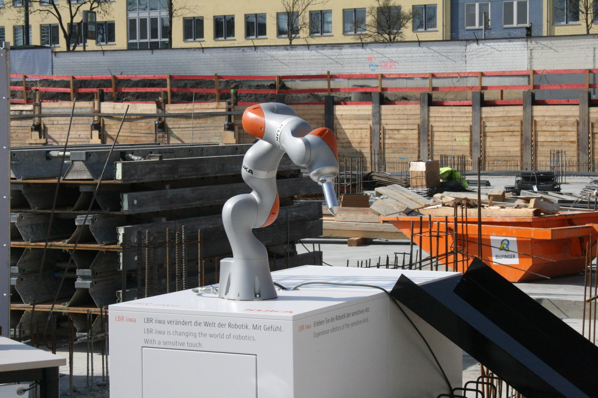 Grundsteinlegung des neuen Entwicklungs- und Technologienzentrums der KUKA AG. Foto: B4B SCHWABEN