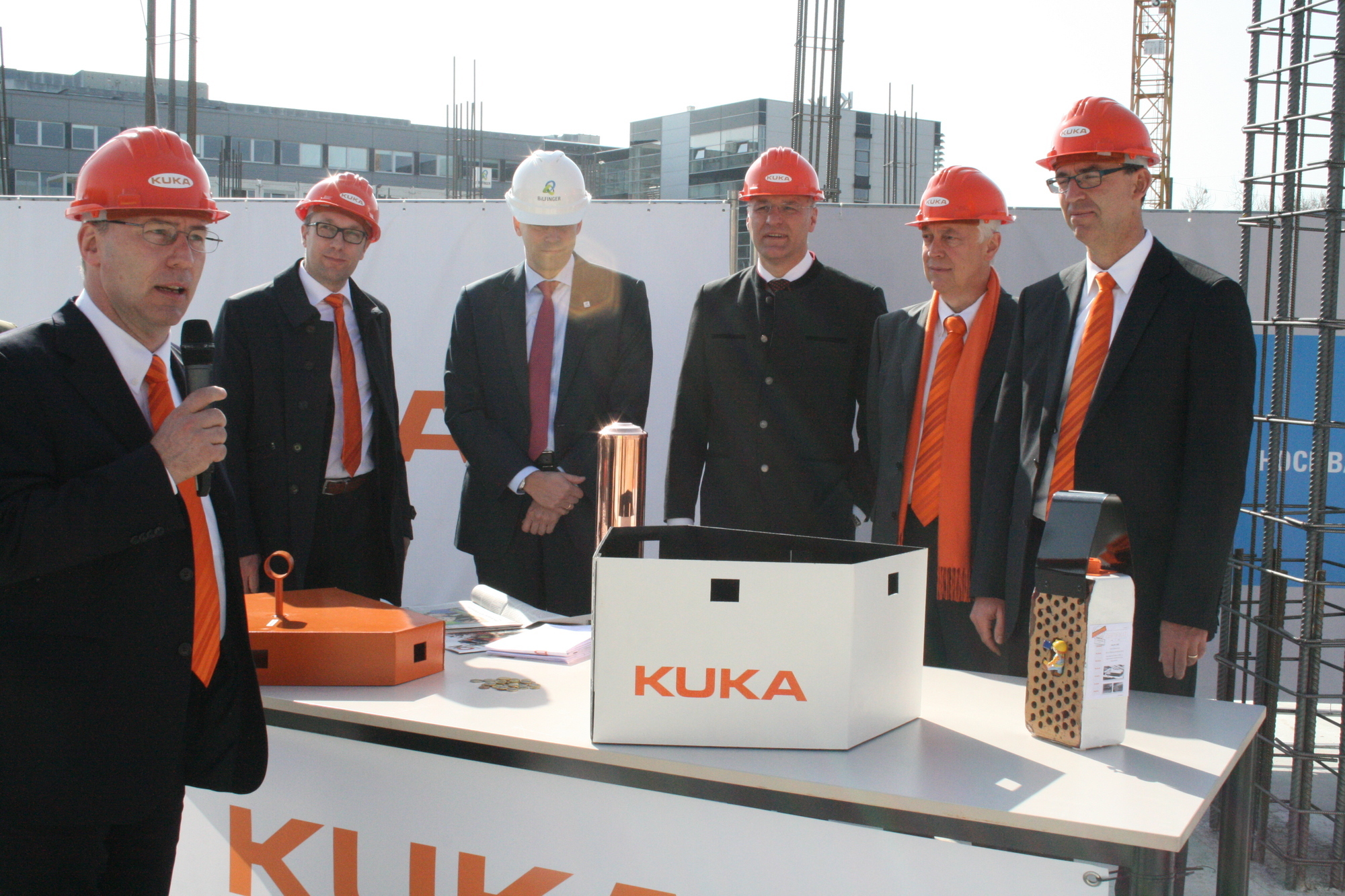 Grundsteinlegung des neuen Entwicklungs- und Technologienzentrums der KUKA AG. Foto: B4B SCHWABEN