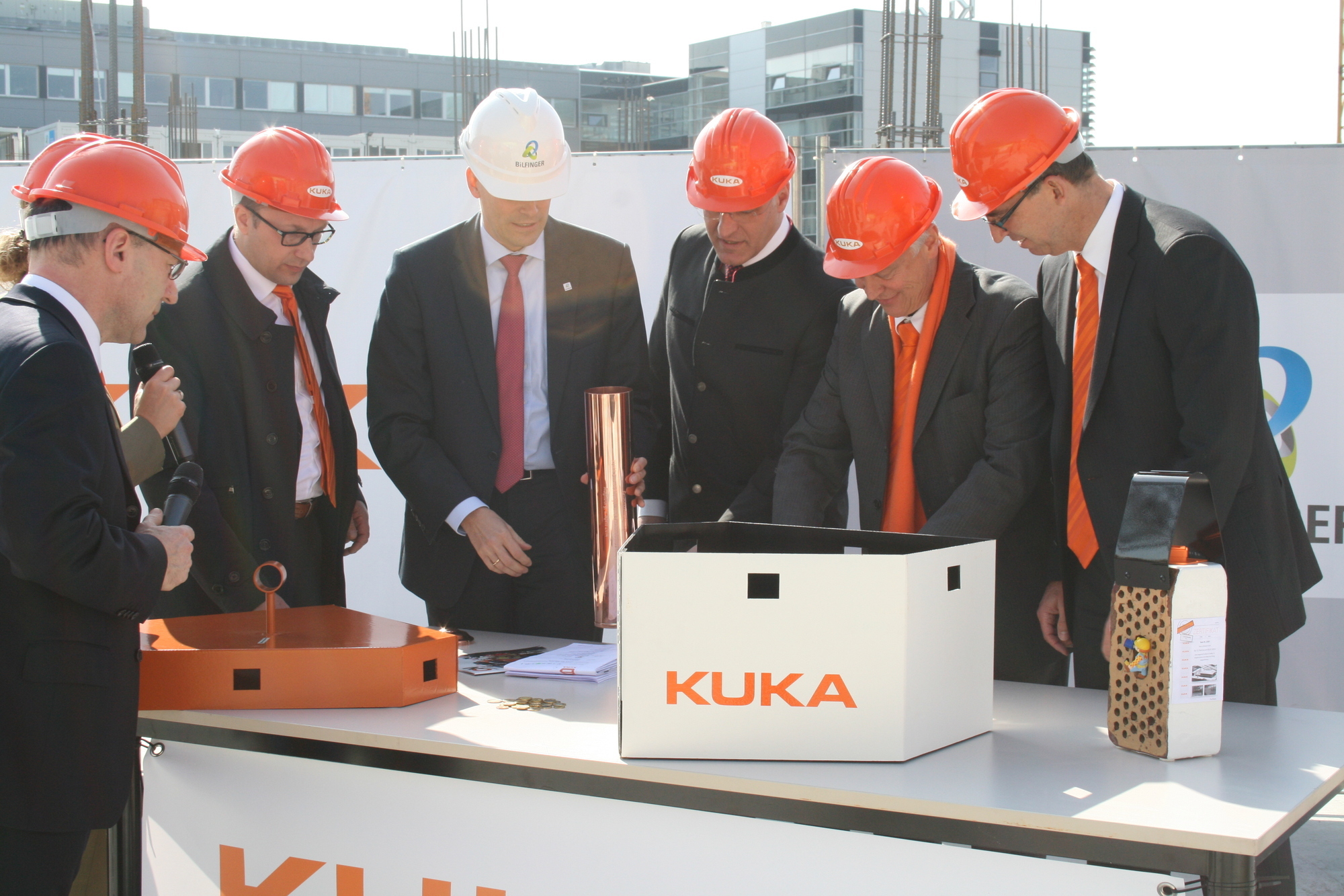 Grundsteinlegung des neuen Entwicklungs- und Technologienzentrums der KUKA AG. Foto: B4B SCHWABEN