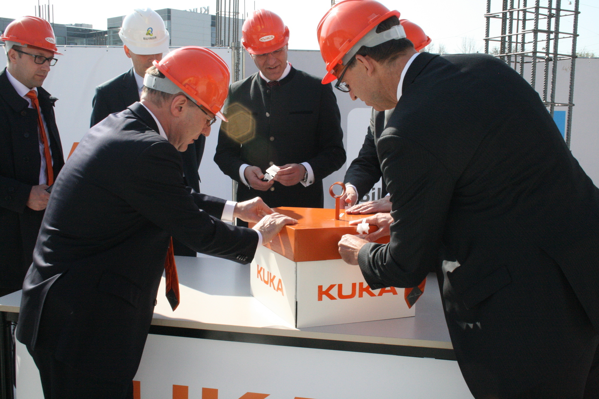 Grundsteinlegung des neuen Entwicklungs- und Technologienzentrums der KUKA AG. Foto: B4B SCHWABEN