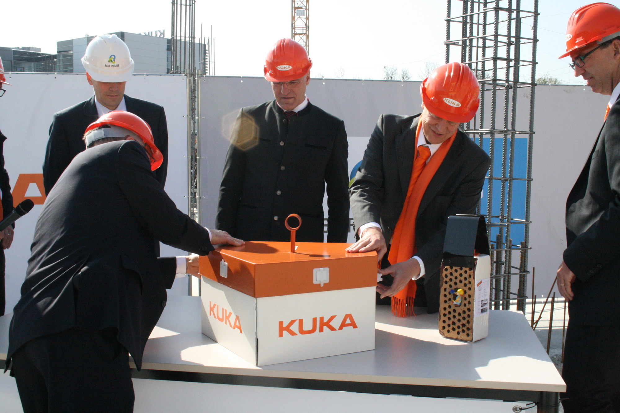 Grundsteinlegung des neuen Entwicklungs- und Technologienzentrums der KUKA AG. Foto: B4B SCHWABEN