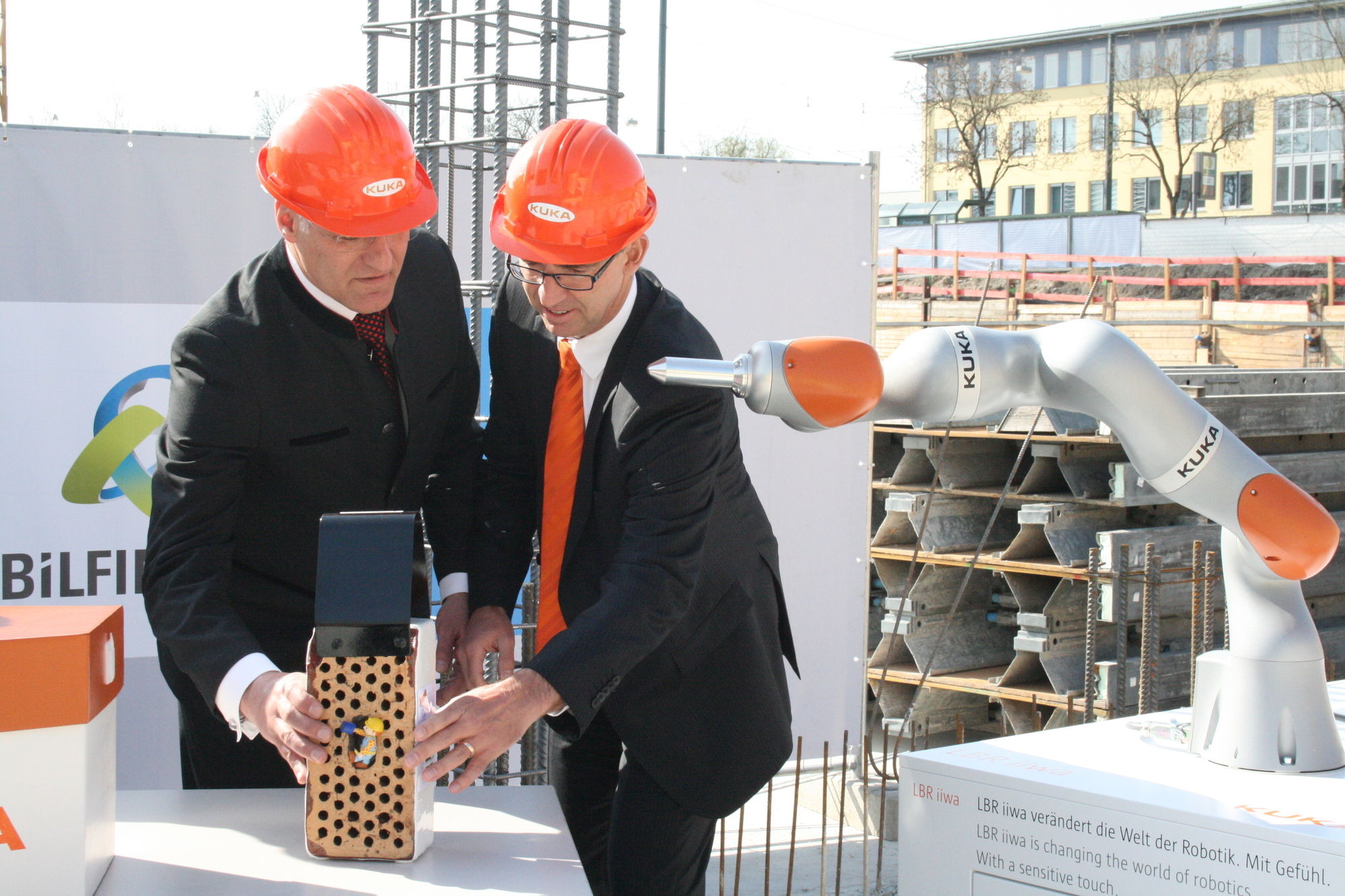 Grundsteinlegung des neuen Entwicklungs- und Technologienzentrums der KUKA AG. Foto: B4B SCHWABEN