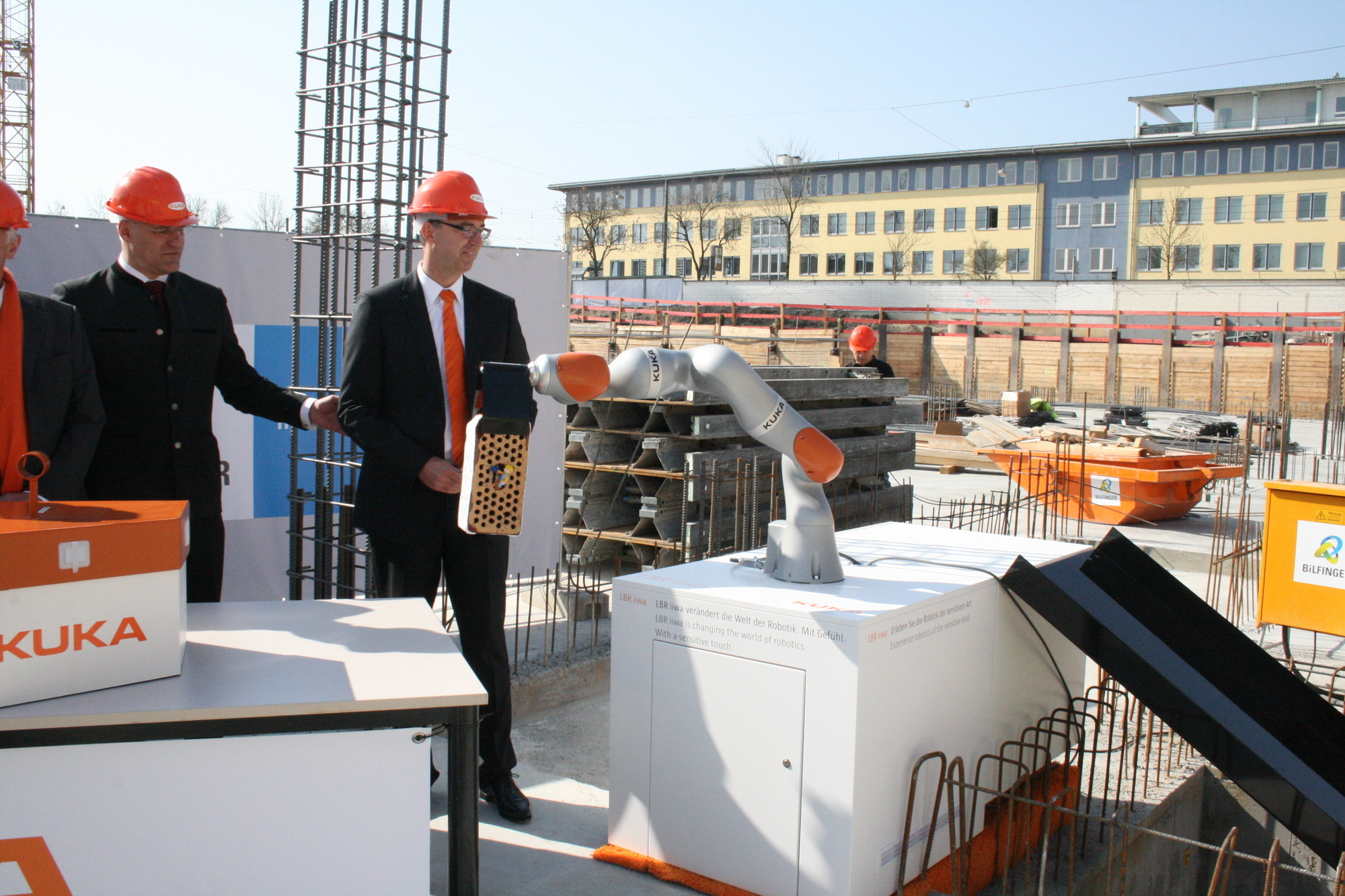 Grundsteinlegung des neuen Entwicklungs- und Technologienzentrums der KUKA AG. Foto: B4B SCHWABEN