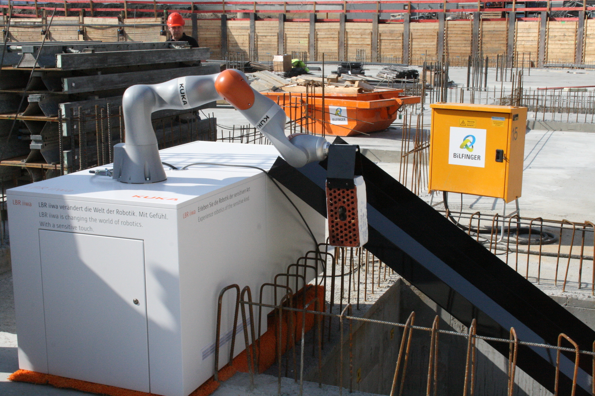 Grundsteinlegung des neuen Entwicklungs- und Technologienzentrums der KUKA AG. Foto: B4B SCHWABEN