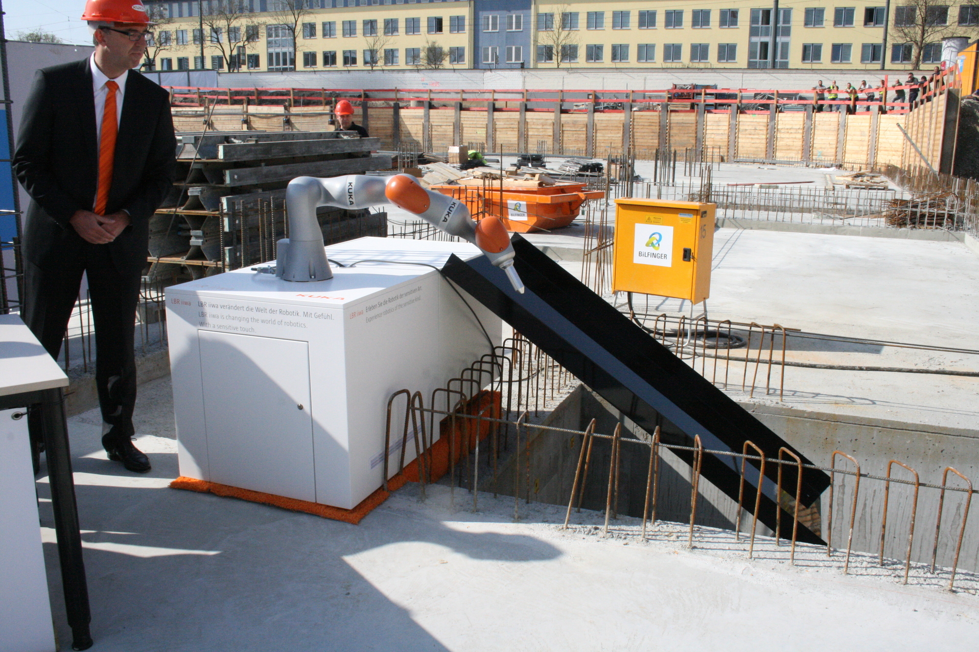 Grundsteinlegung des neuen Entwicklungs- und Technologienzentrums der KUKA AG. Foto: B4B SCHWABEN
