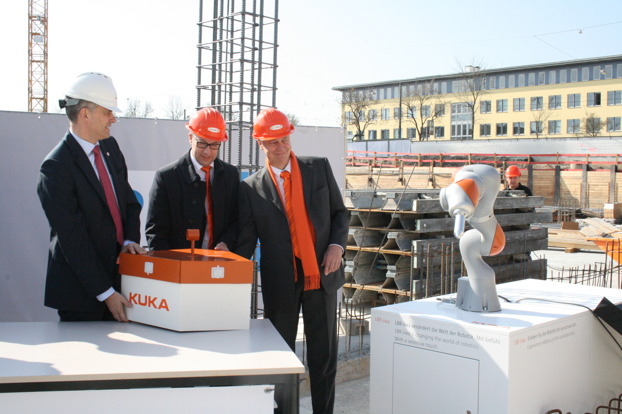 Grundsteinlegung des neuen Entwicklungs- und Technologienzentrums der KUKA AG. Foto: B4B SCHWABEN