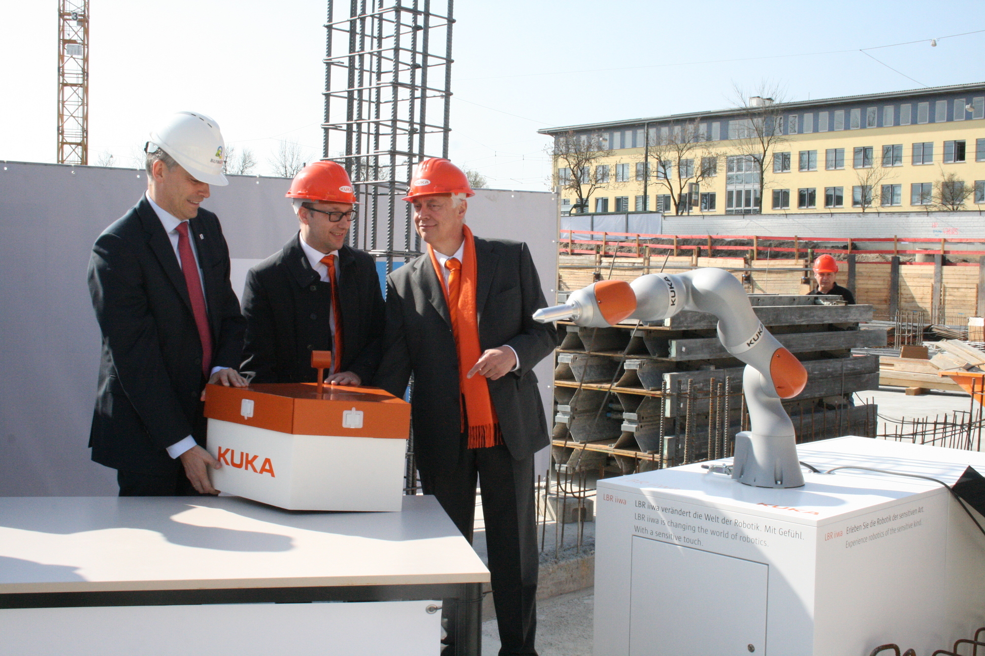 Grundsteinlegung des neuen Entwicklungs- und Technologienzentrums der KUKA AG. Foto: B4B SCHWABEN