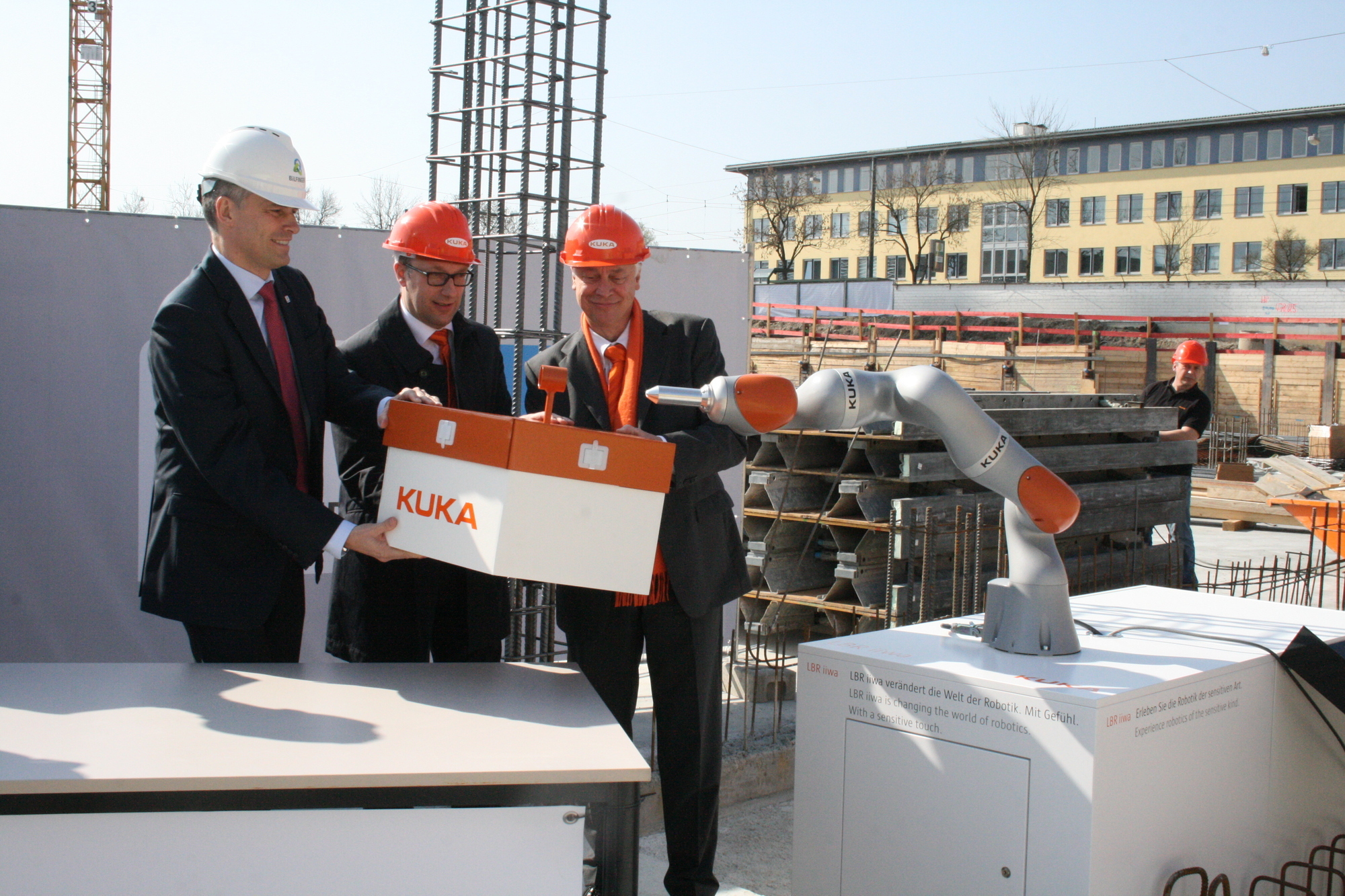 Grundsteinlegung des neuen Entwicklungs- und Technologienzentrums der KUKA AG. Foto: B4B SCHWABEN