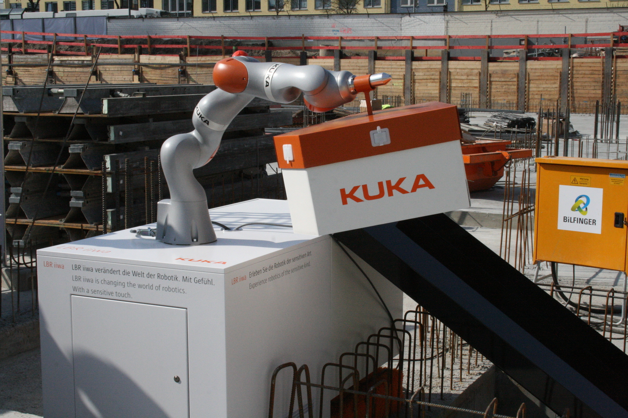 Grundsteinlegung des neuen Entwicklungs- und Technologienzentrums der KUKA AG. Foto: B4B SCHWABEN