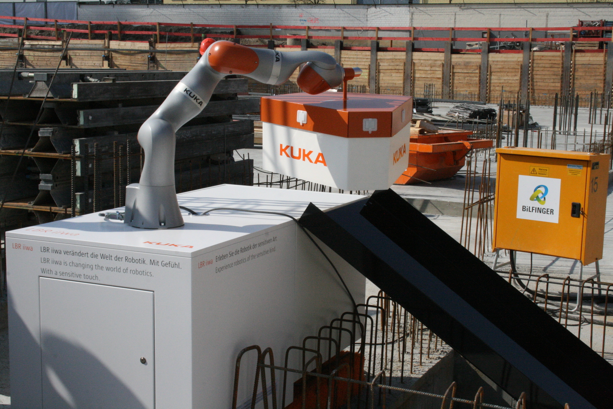 Grundsteinlegung des neuen Entwicklungs- und Technologienzentrums der KUKA AG. Foto: B4B SCHWABEN