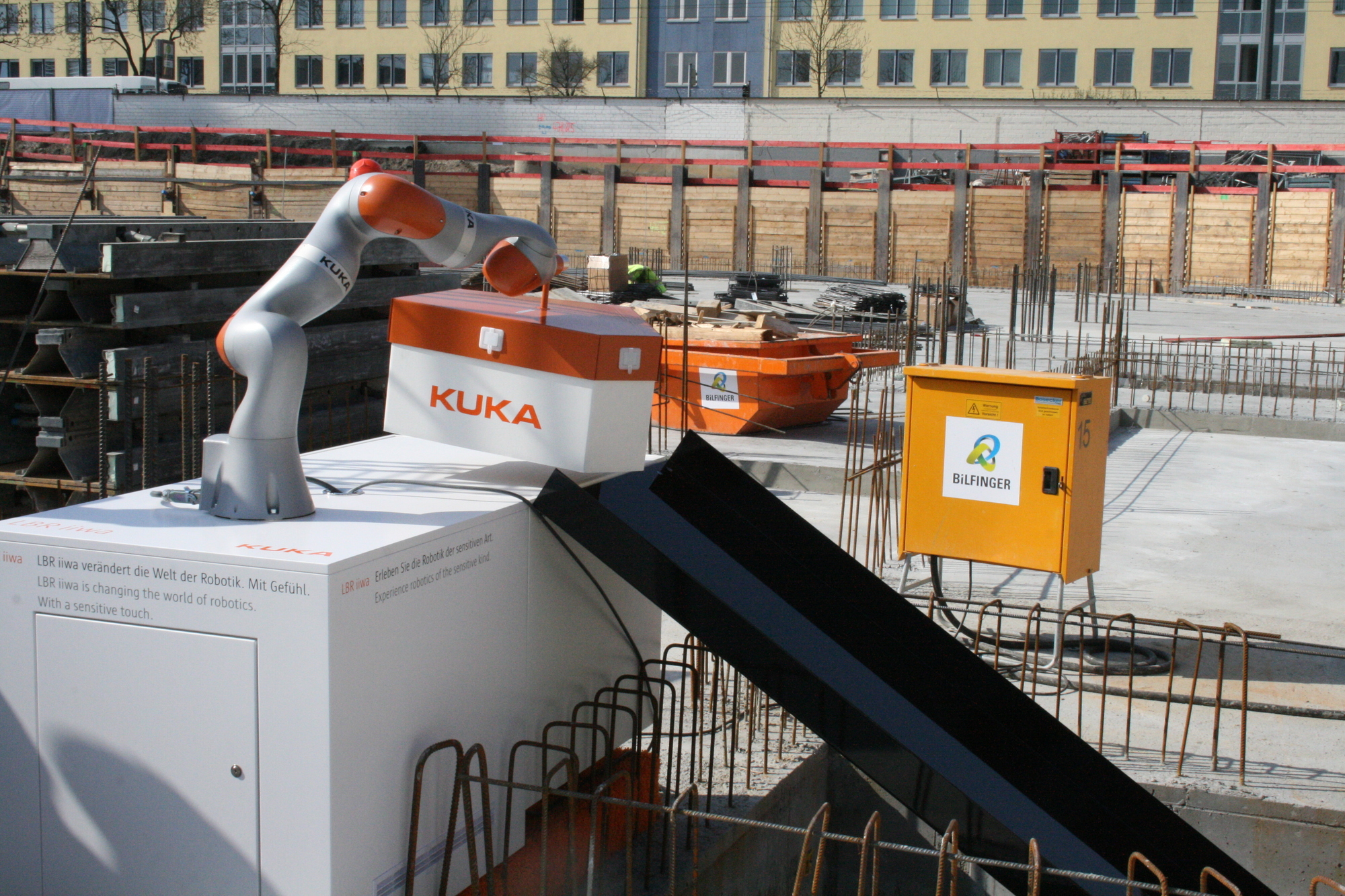 Grundsteinlegung des neuen Entwicklungs- und Technologienzentrums der KUKA AG. Foto: B4B SCHWABEN