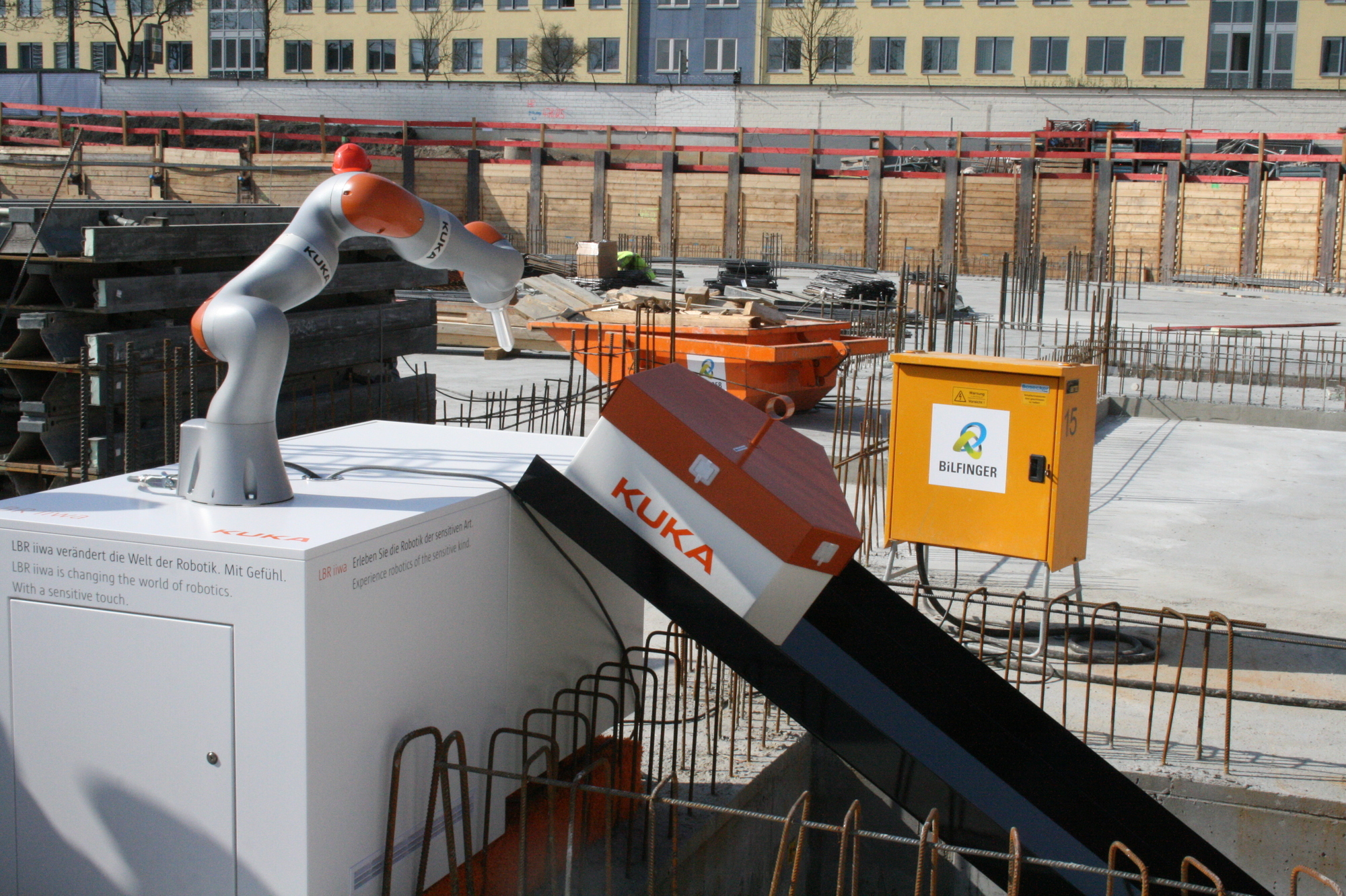 Grundsteinlegung des neuen Entwicklungs- und Technologienzentrums der KUKA AG. Foto: B4B SCHWABEN
