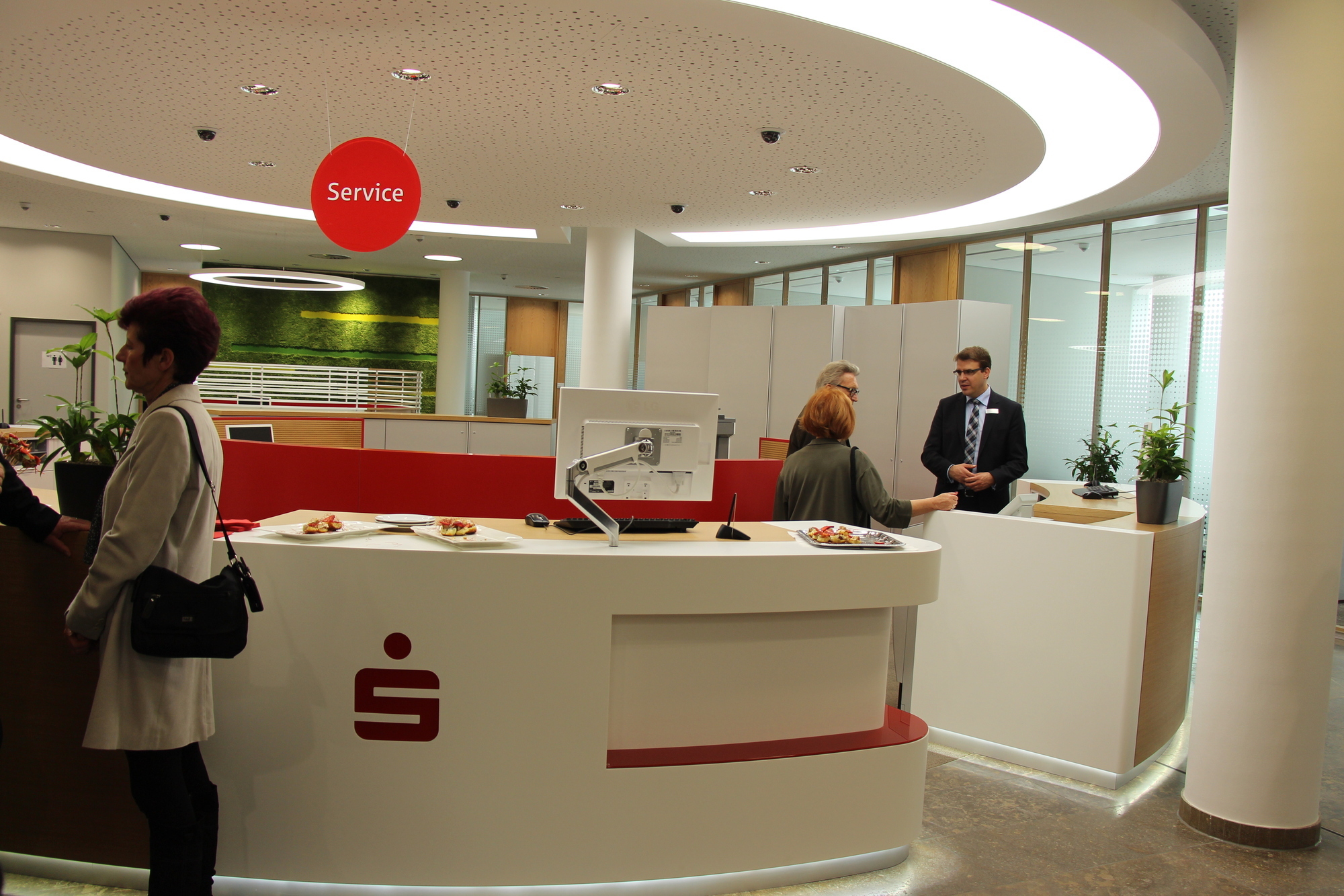Wiederöffnung der Stadtsparkasse in Friedberg