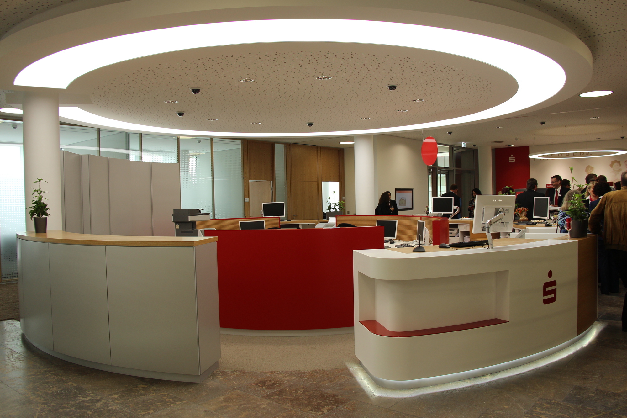 Wiederöffnung der Stadtsparkasse in Friedberg