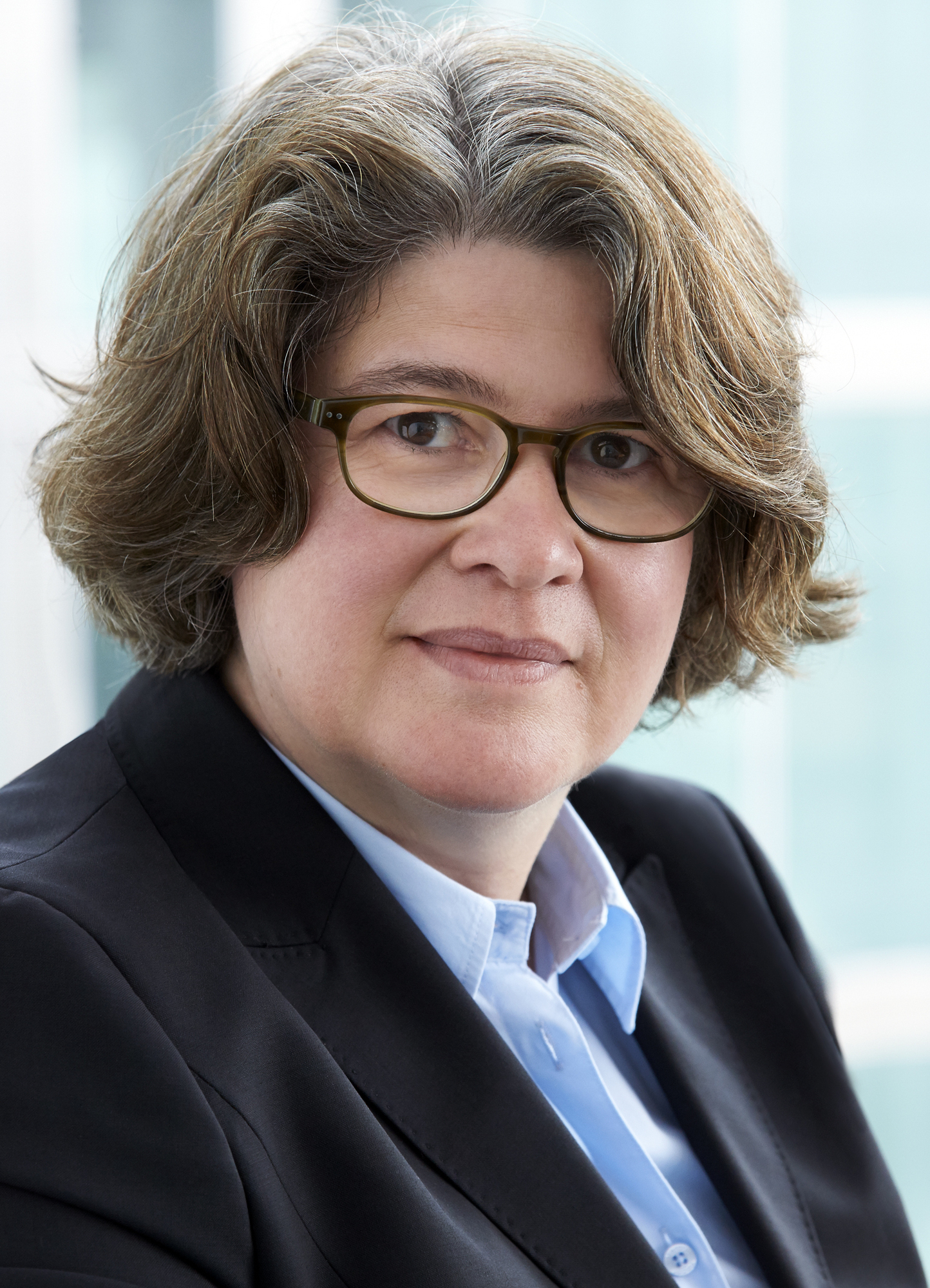 Vera Schneevoigt ist die neue Leiterin des Fujitsu-Werks Augsburg. Foto: Fujitsu Technology Solutions GmbH