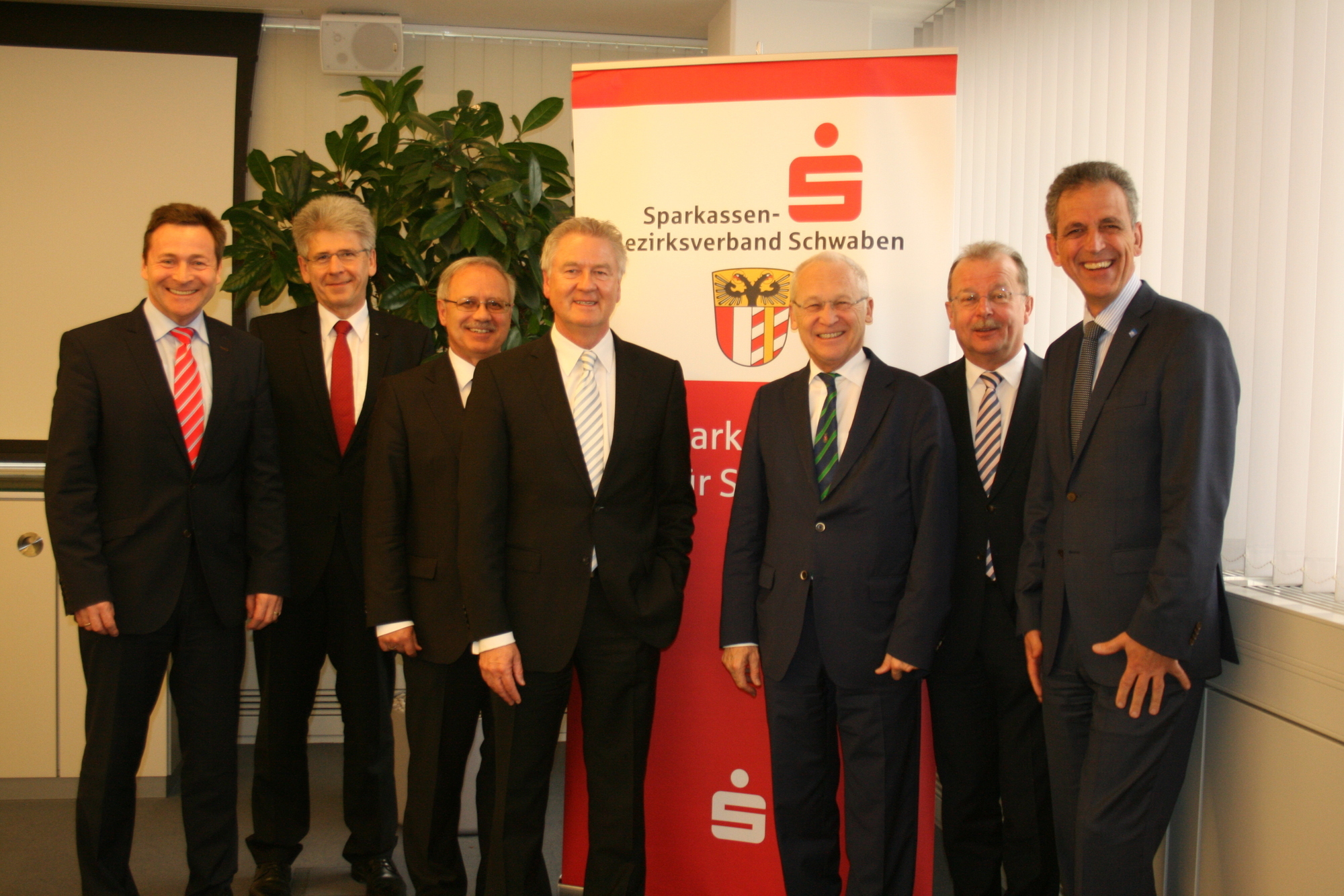 Der Vorstand des Sparkassen-Bezirksverbands Schwaben. Foto: B4B SCHWABEN