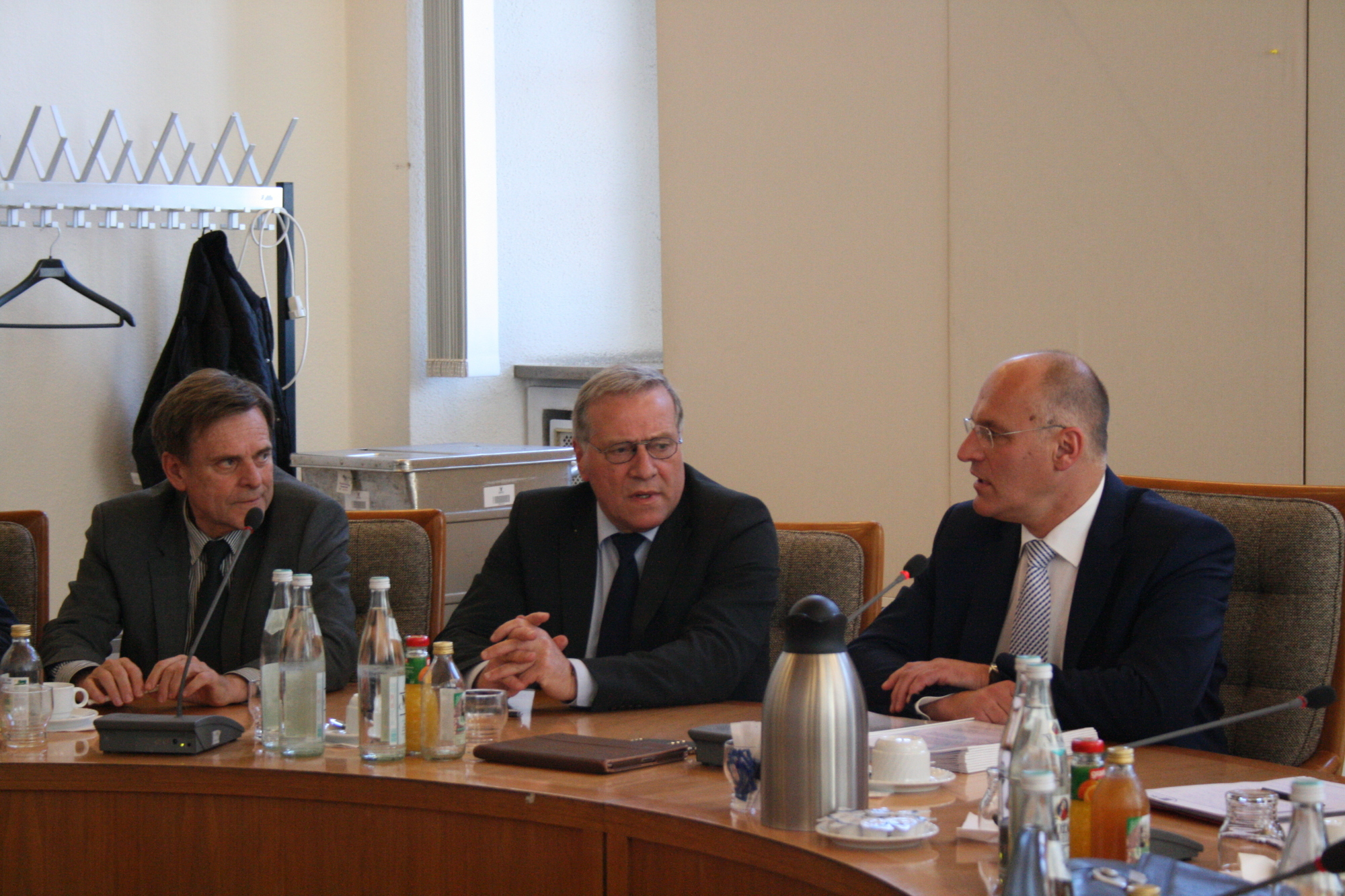 CSU, SPD und Grüne unterzeichnen den Koalitionsvertrag. Foto: B4B SCHWABEN